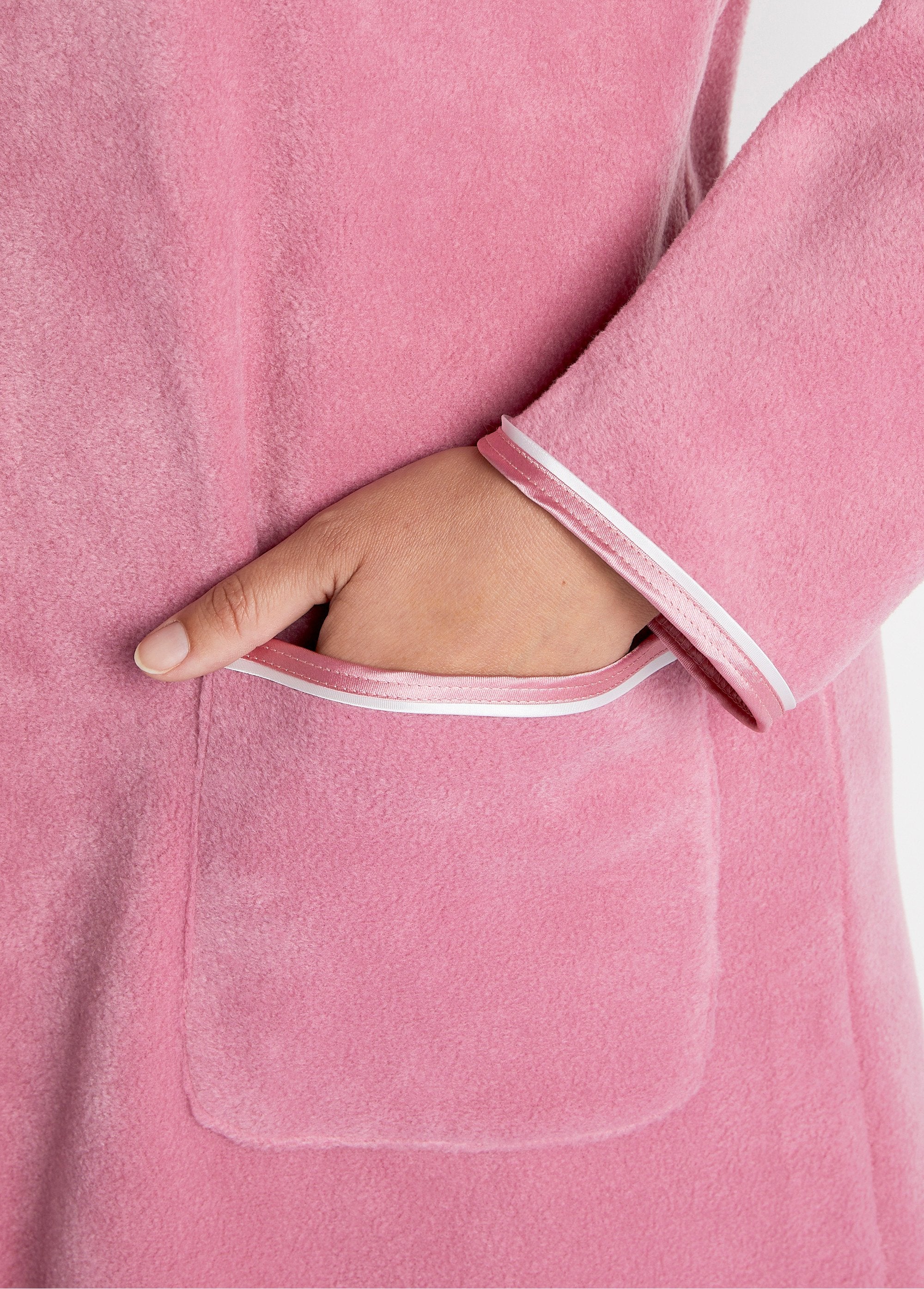 Lange_geborduurde_fleece_ochtendjas_Gemakkelijk_aan_te_trekken_Oud_roze_DE2_curvy