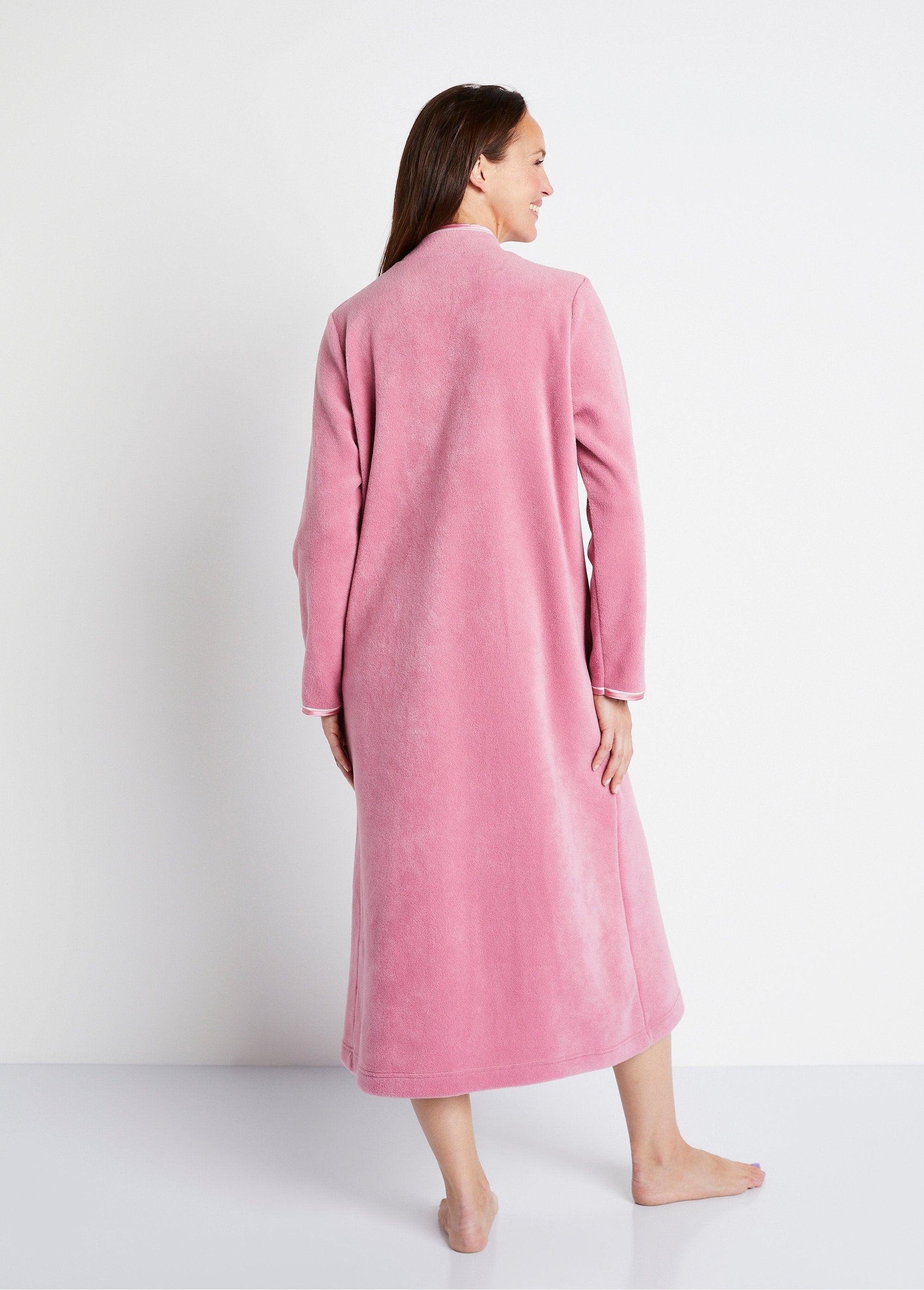 Lange_geborduurde_fleece_ochtendjas_Gemakkelijk_aan_te_trekken_Oud_roze_DO1_slim