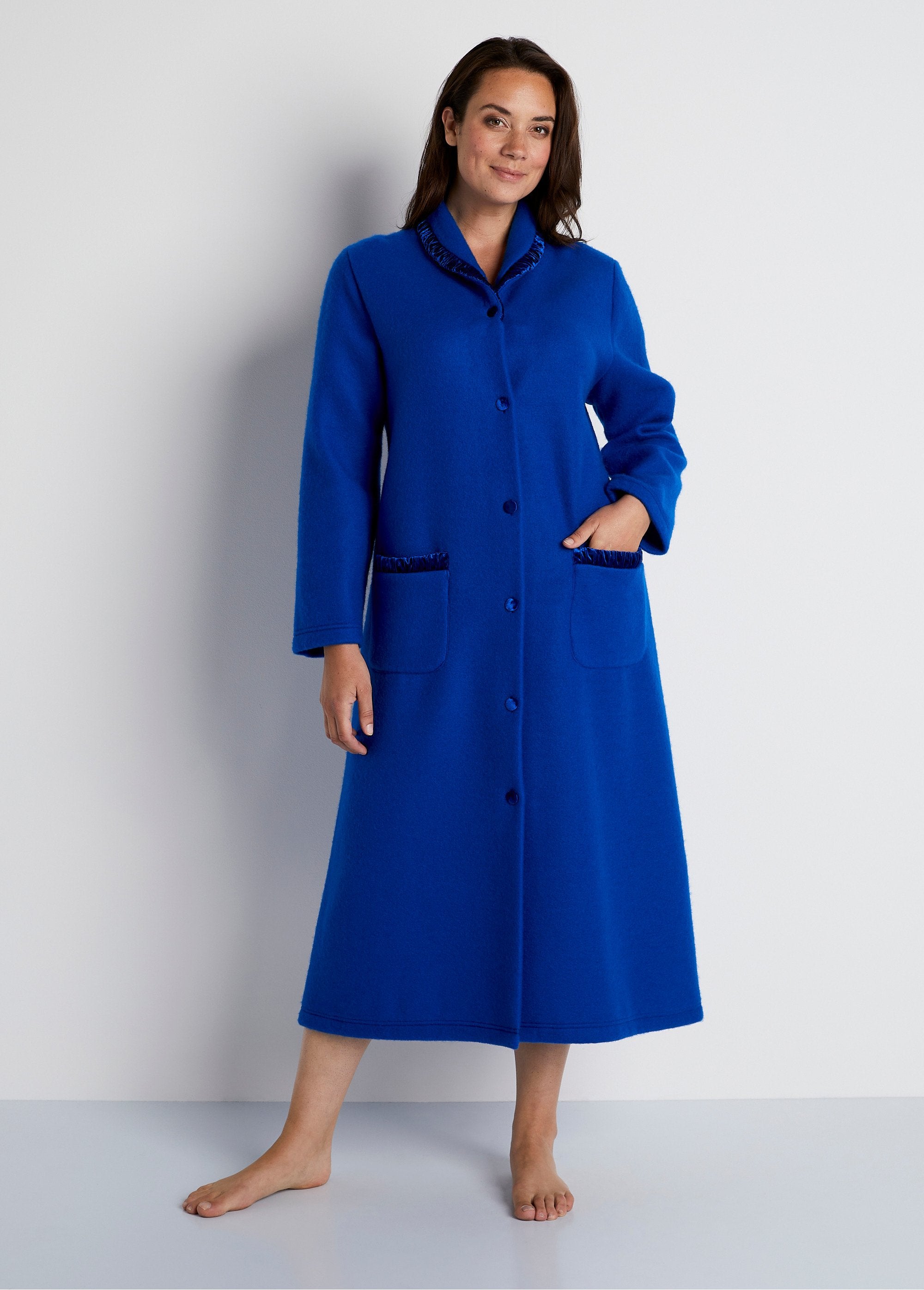 Courtelle_lange_fleece_ochtendjas®_BLAUW_FA1_curvy