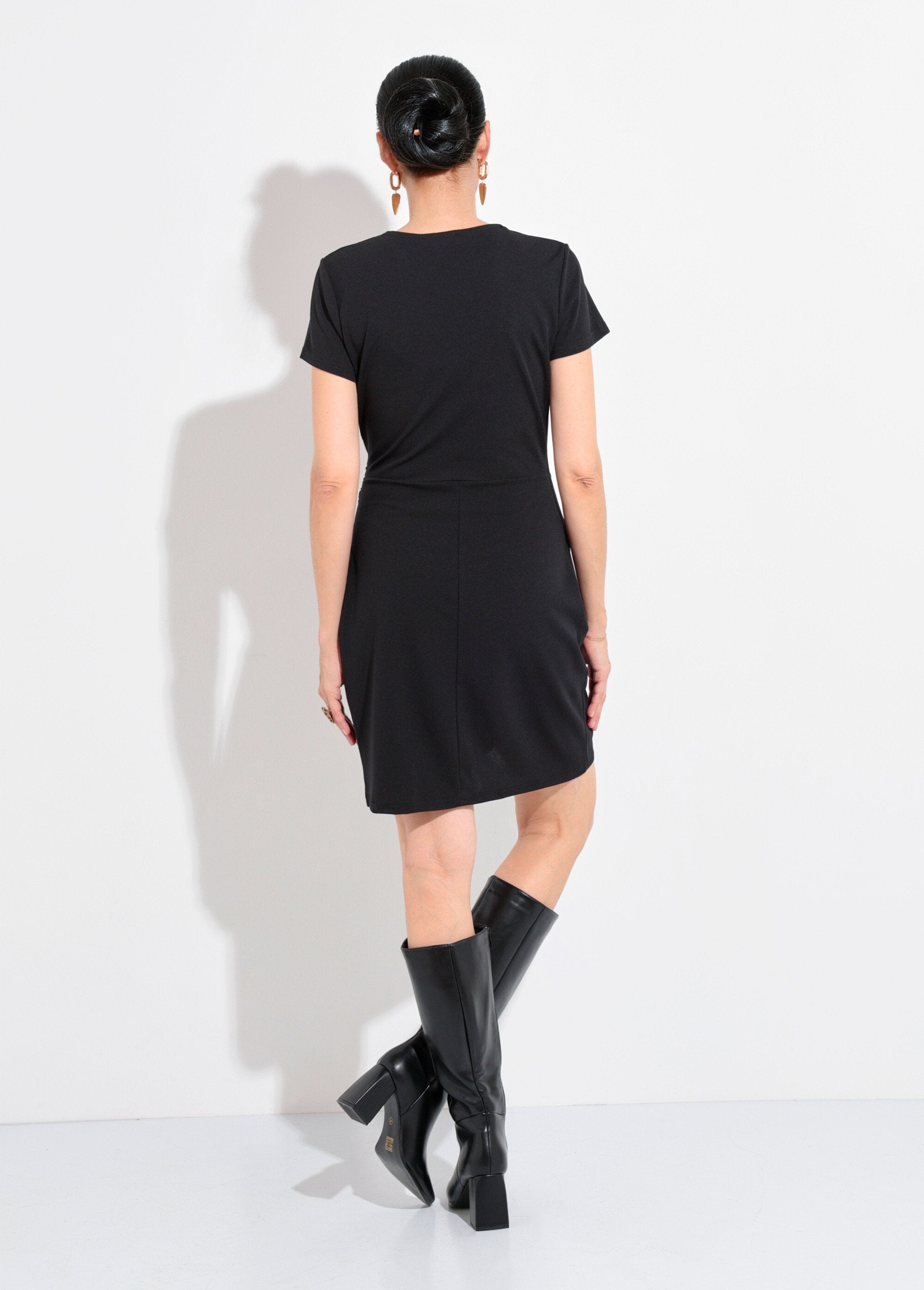 Gedrapeerde_crêpe_gebreide_jurk_met_juwelendetail_Noir_DO1_slim