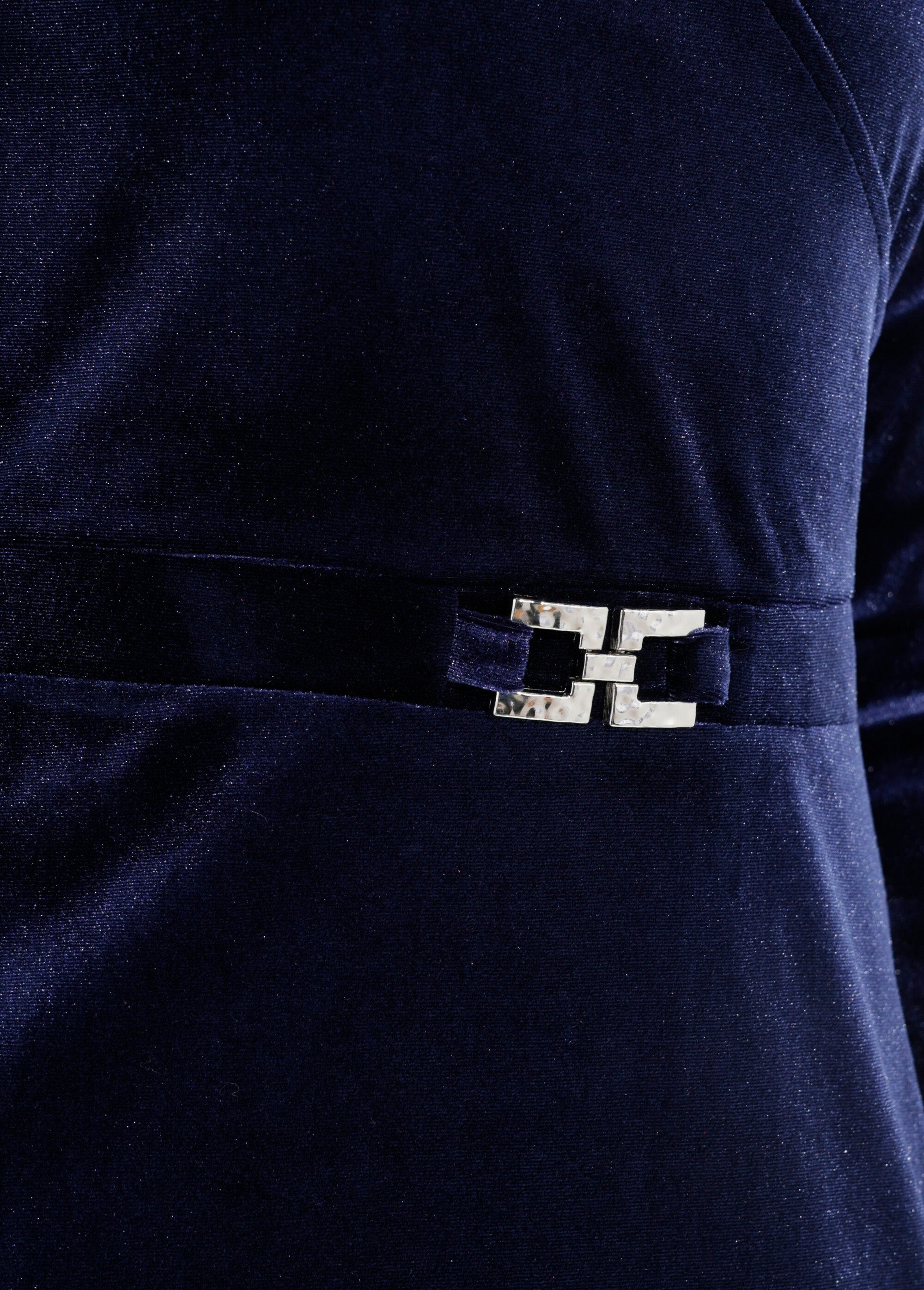 Edele_fluwelen_jurk_met_ronde_hals_Marine_DE2_slim