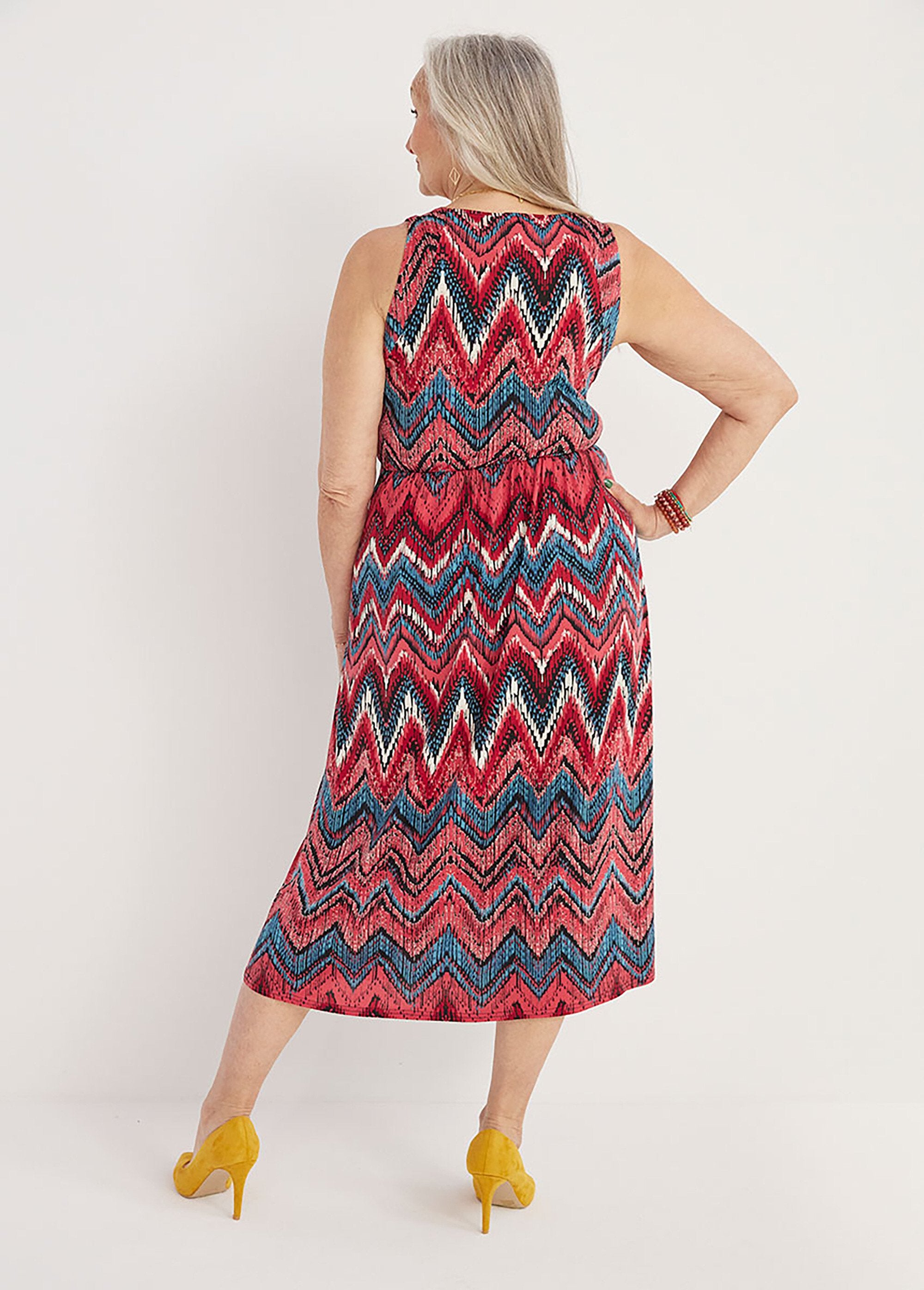 Mouwloze_wikkeljurk_Fond_rose_DO1_curvy