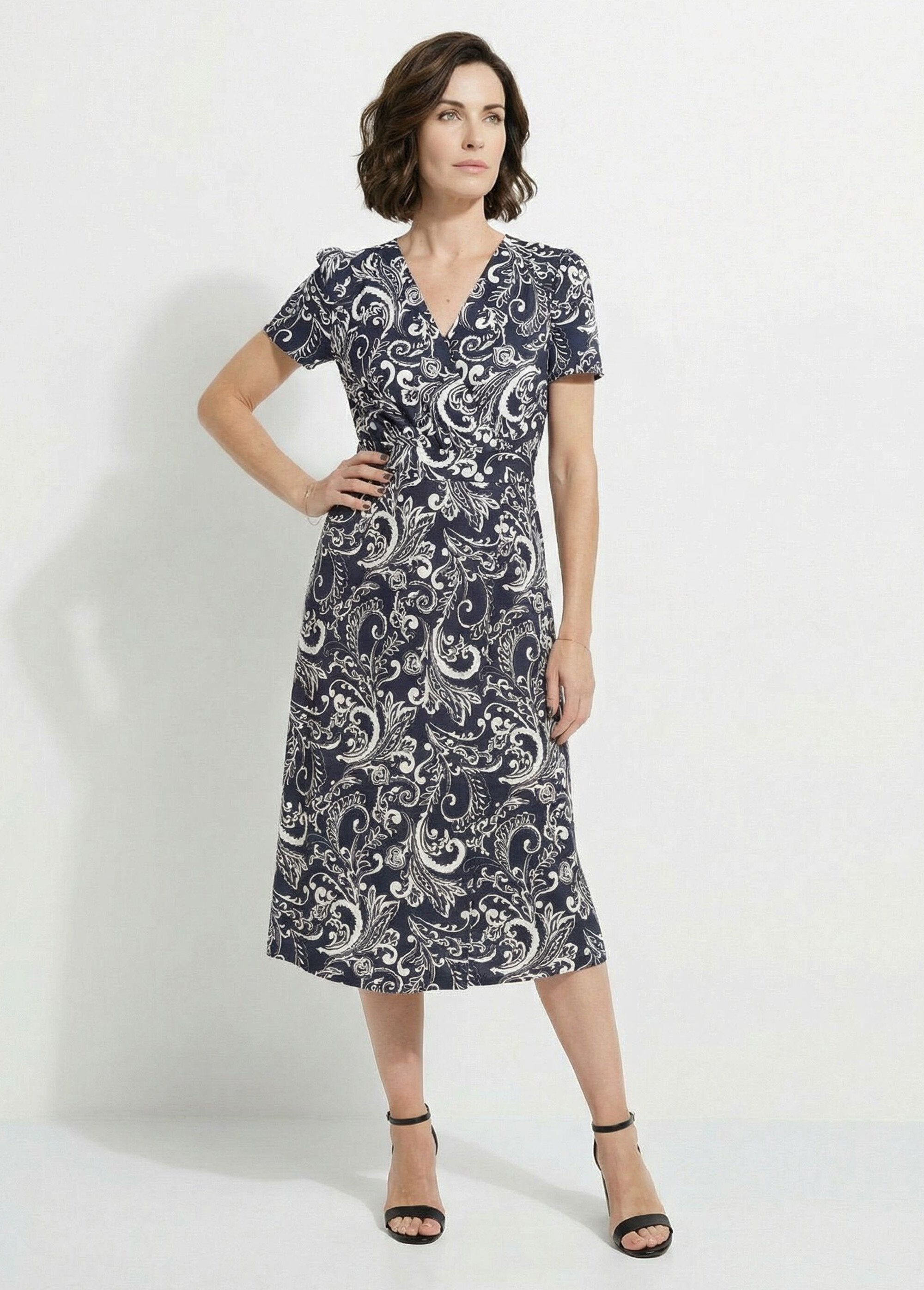 Wikkeljurk_met_elastiek_in_taille_Noir_et_ecru_FA1_slim