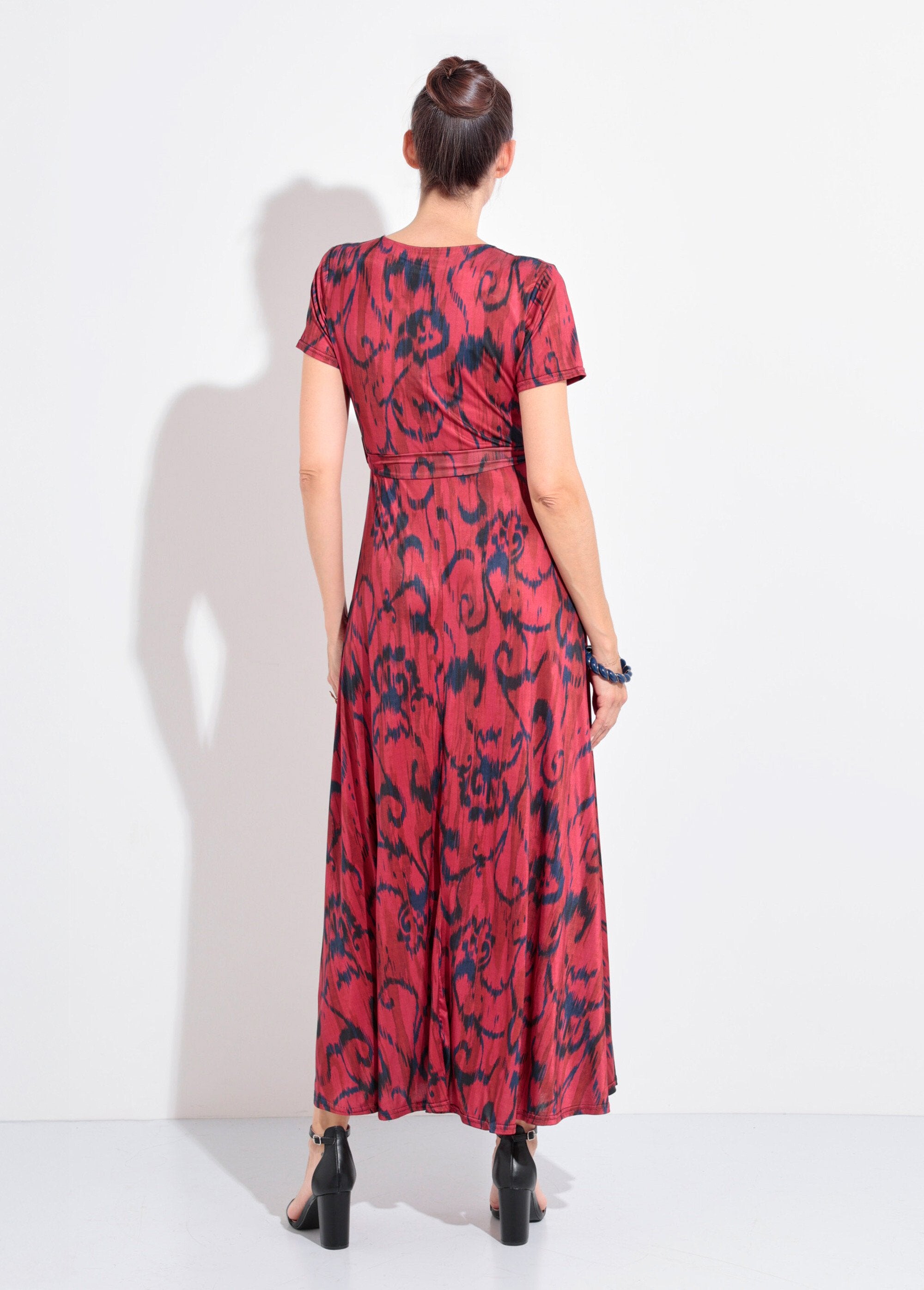 Maxi-jurk_met_riem_en_V-hals_Noir_et_rouge_DO1_slim