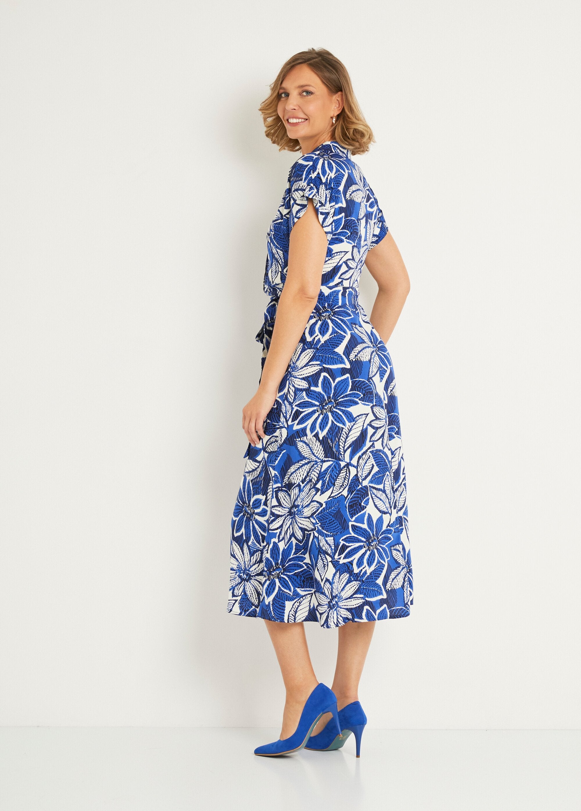 Maxi-jurk_met_grafische_bloemenprint_Bleu_et_blanc_DO1_slim