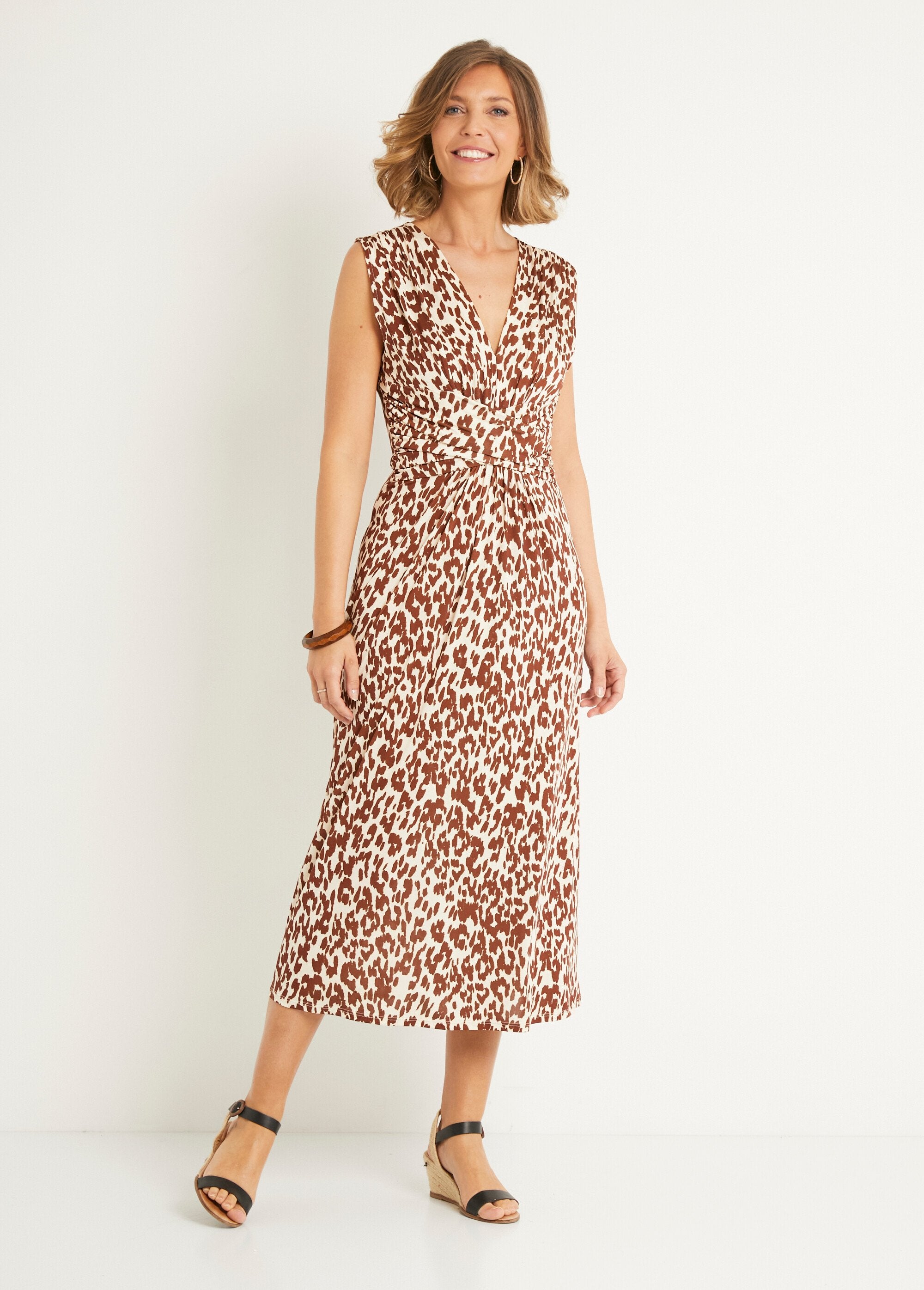 Gedrapeerde_maxi-jurk_met_dierenprint_Beige_leopard_FA1_slim