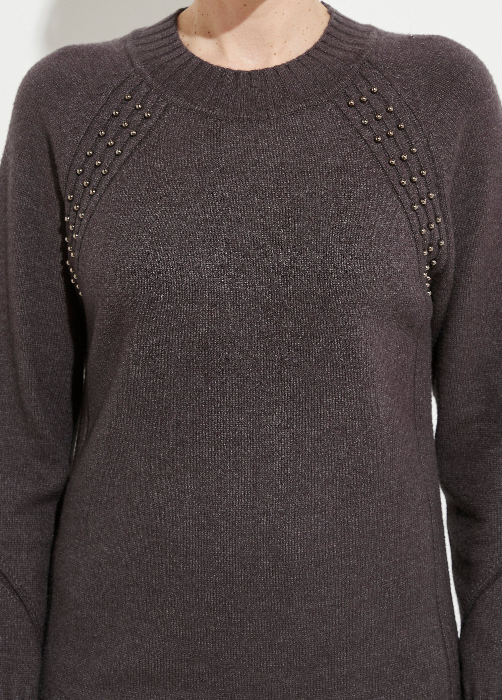 Trui_met_hoge_hals_en_geribbelde_kralendetails_Gris_anthracite_DE1_slim