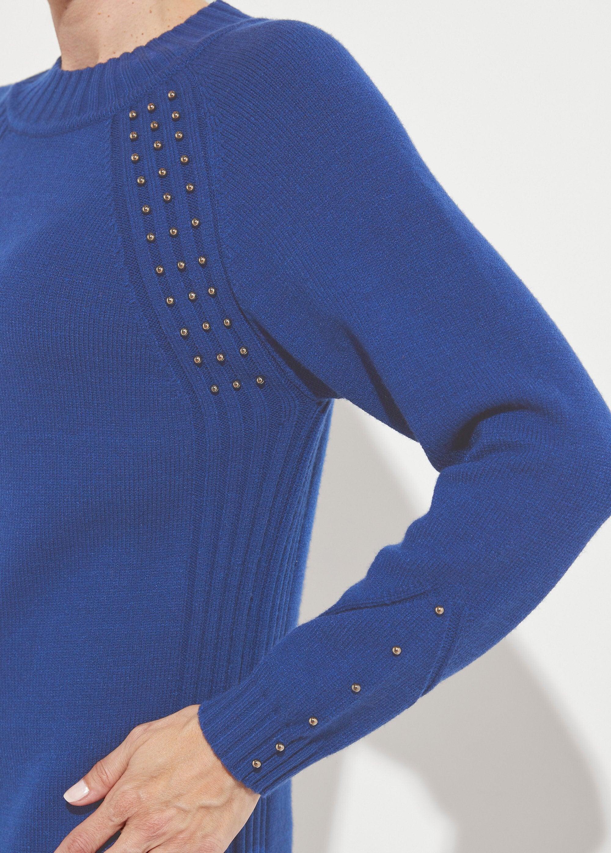 Trui_met_hoge_hals_en_geribbelde_kralendetails_Bleu_DE2_slim
