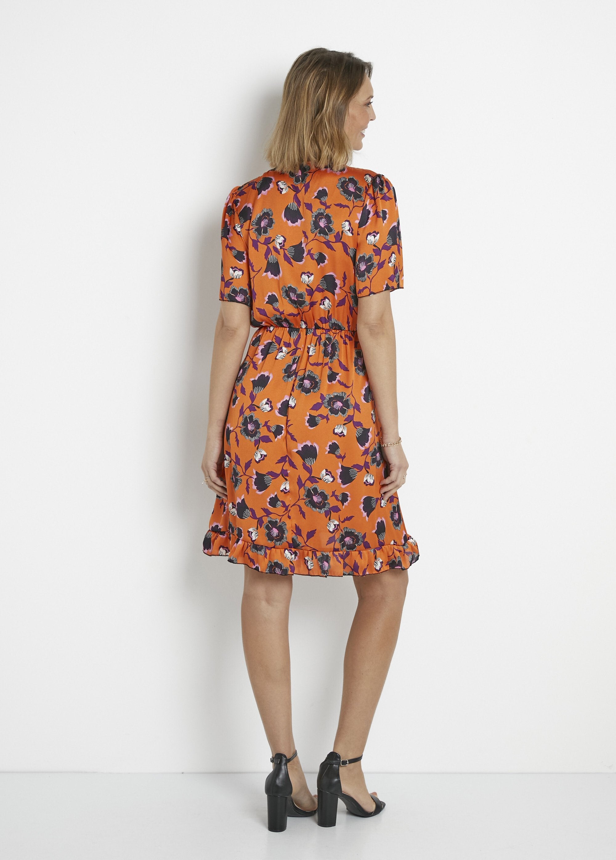 Robe_satinée_fleurie_manches_papillon_Orange_imprime_DO1_slim