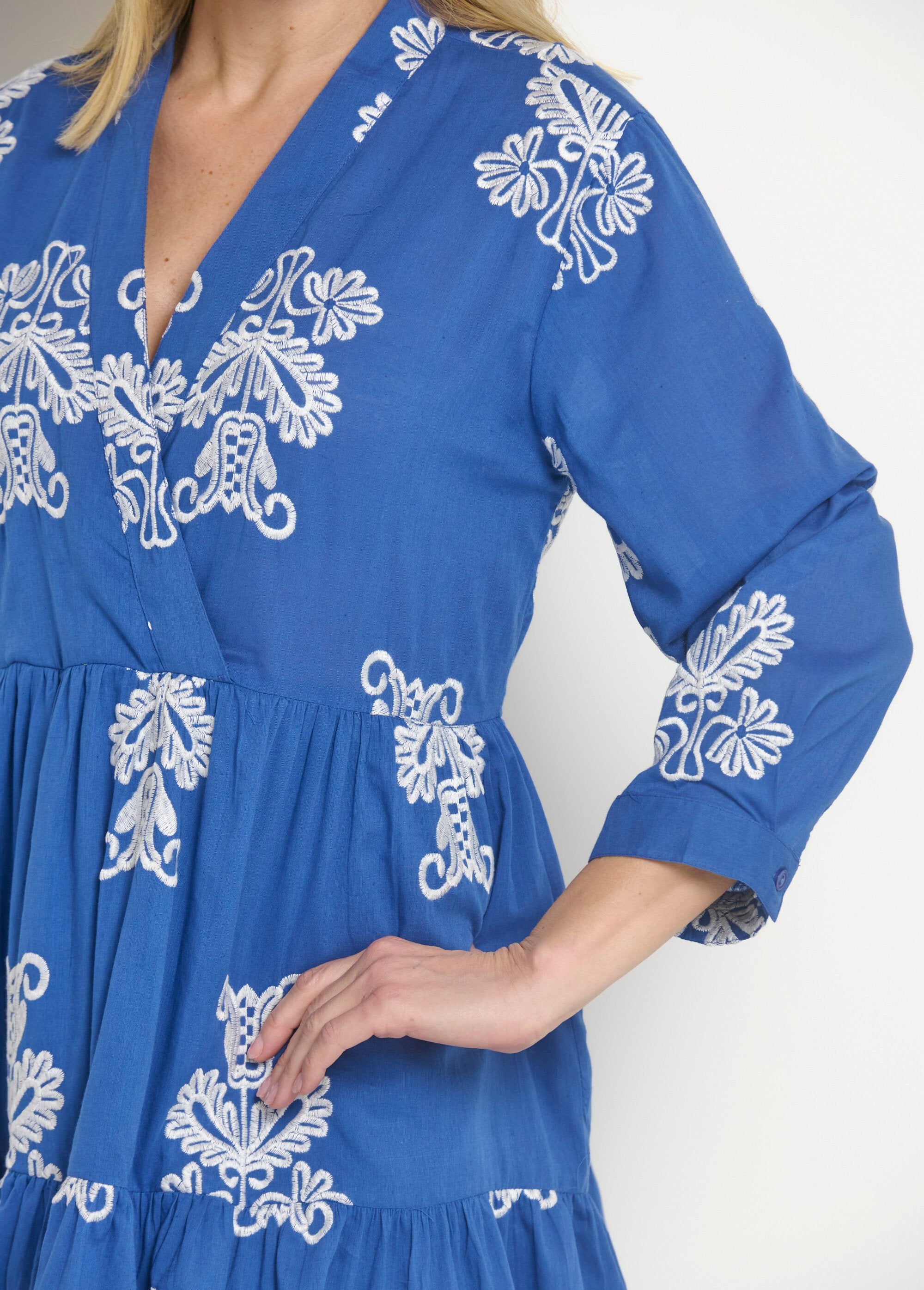 Robe_volantée_courte_avec_broderies_Bleu_DE2_slim