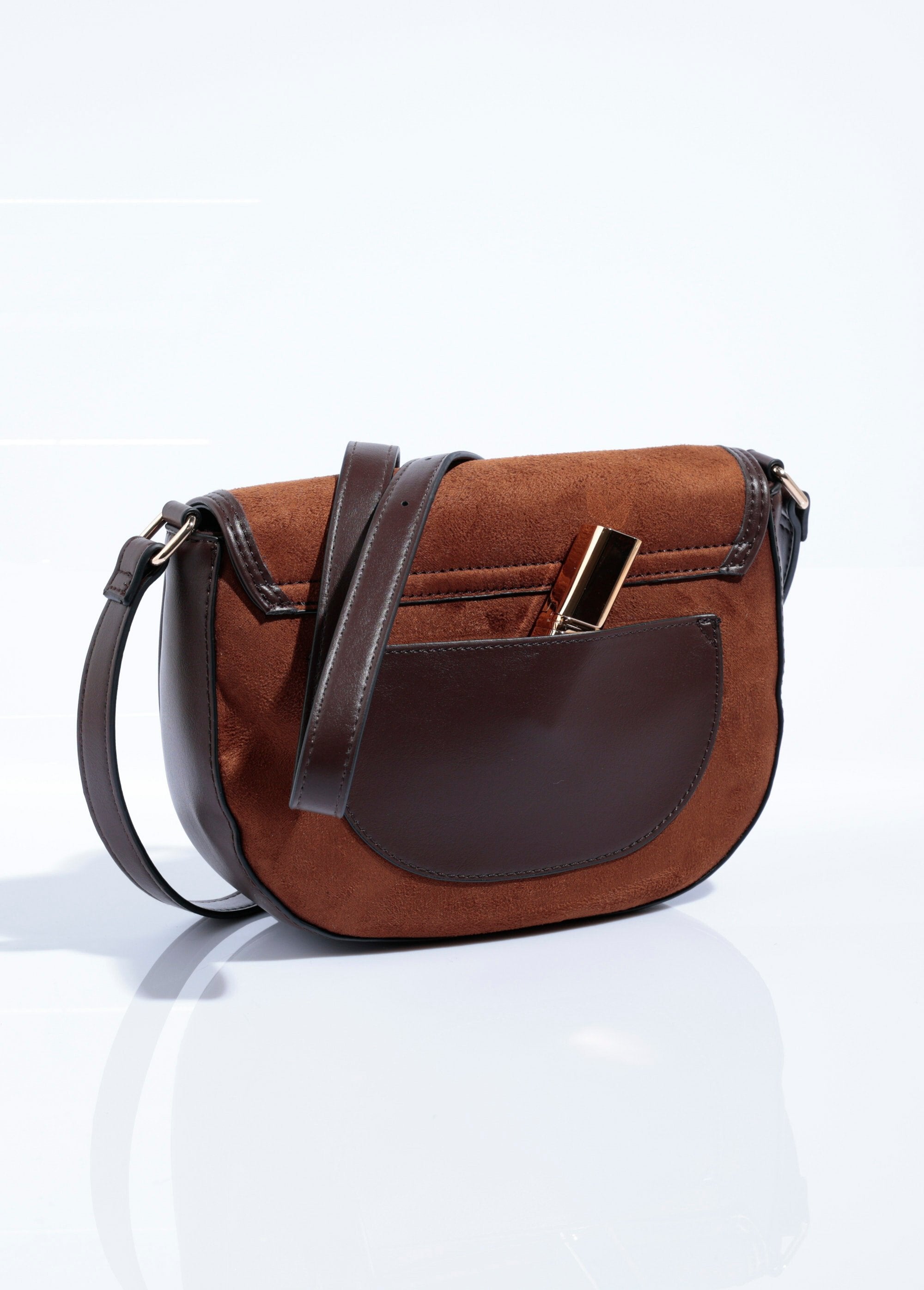 Chique_halve_maan_handtas_van_suède_Camel_DE2_slim