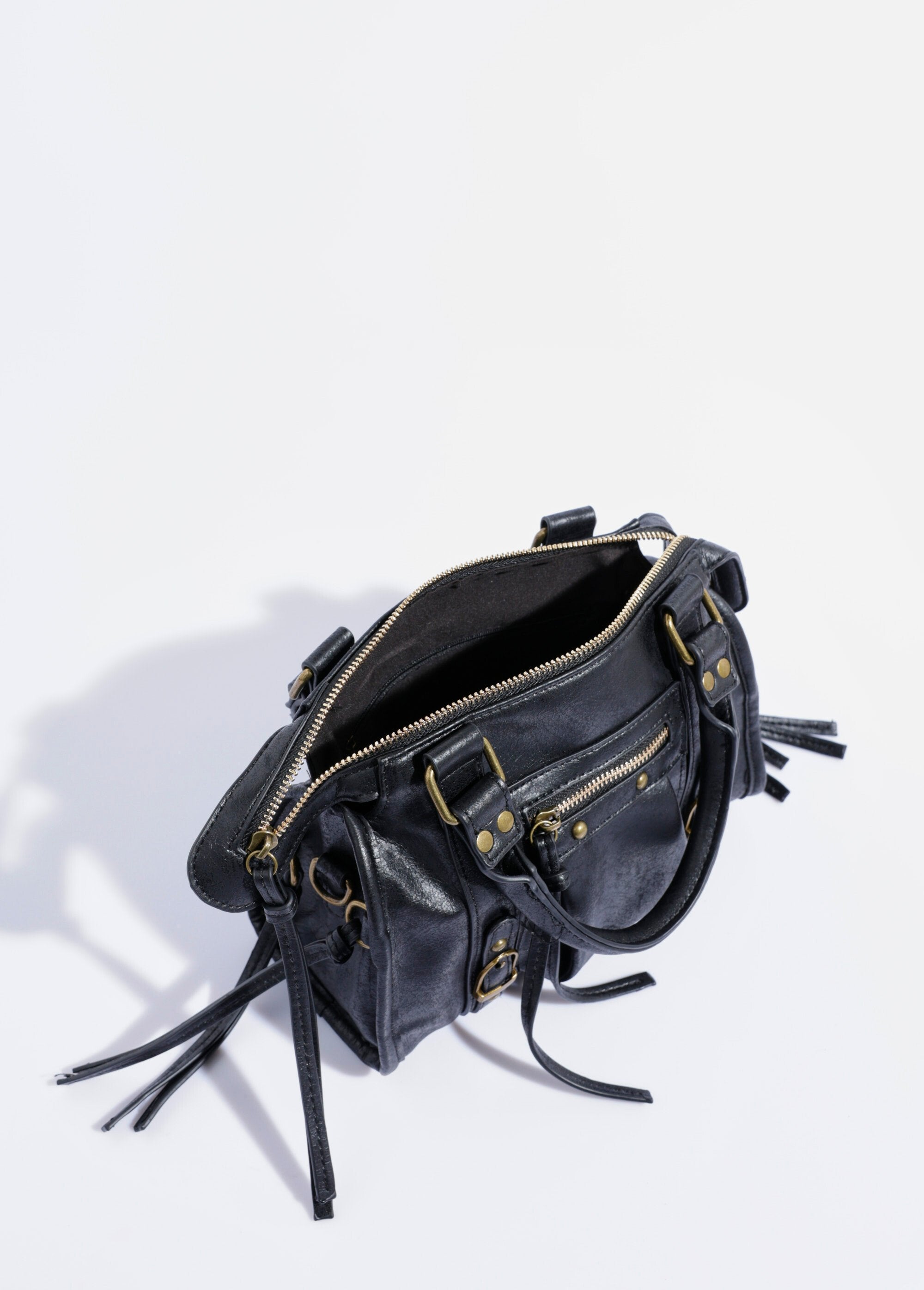 Handtas_van_oud_metaal_met_meerdere_schakels_Noir_DE1_slim