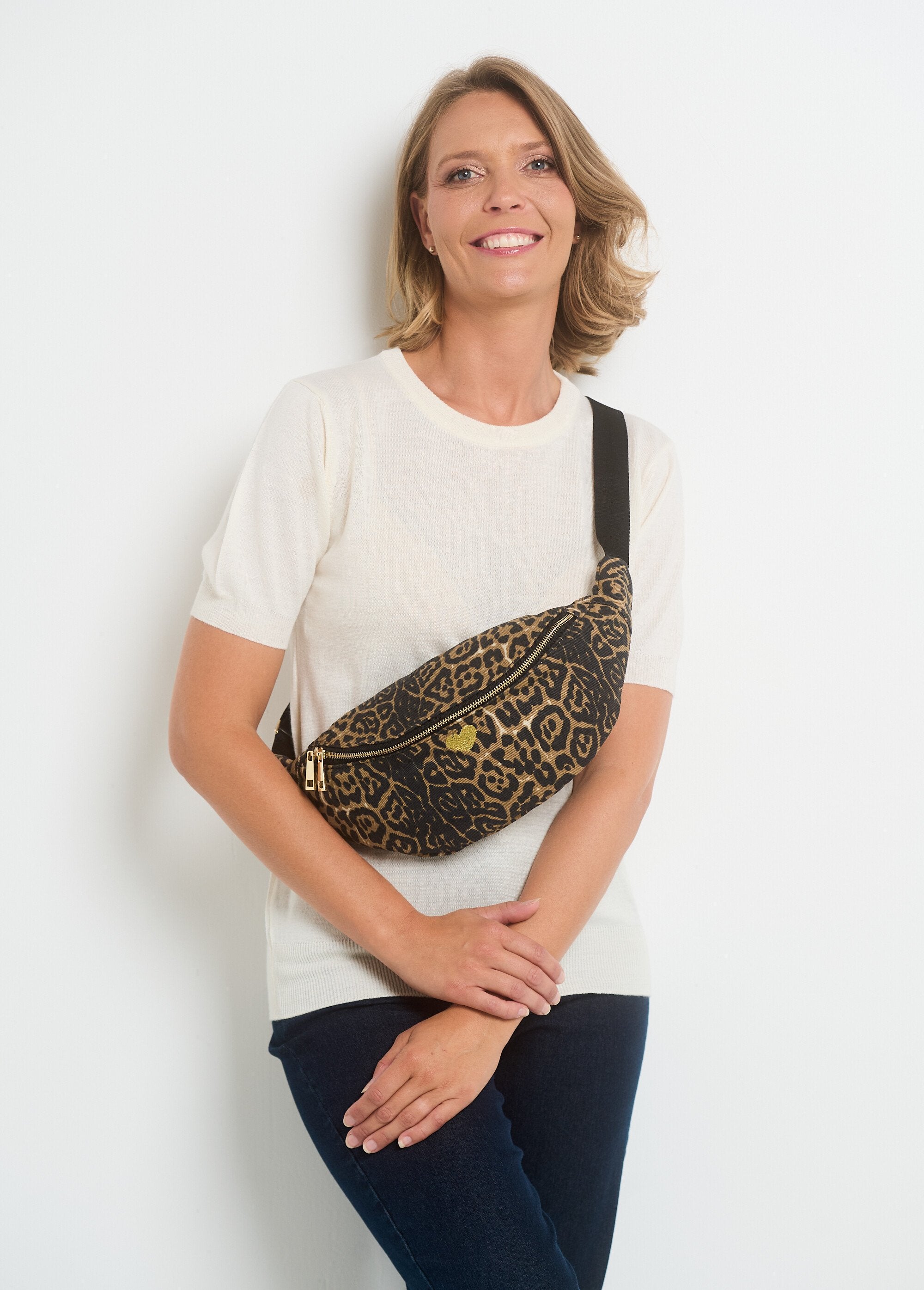 Fanny_pack_met_dierenprint_en_rits_Leopard_FA1_slim