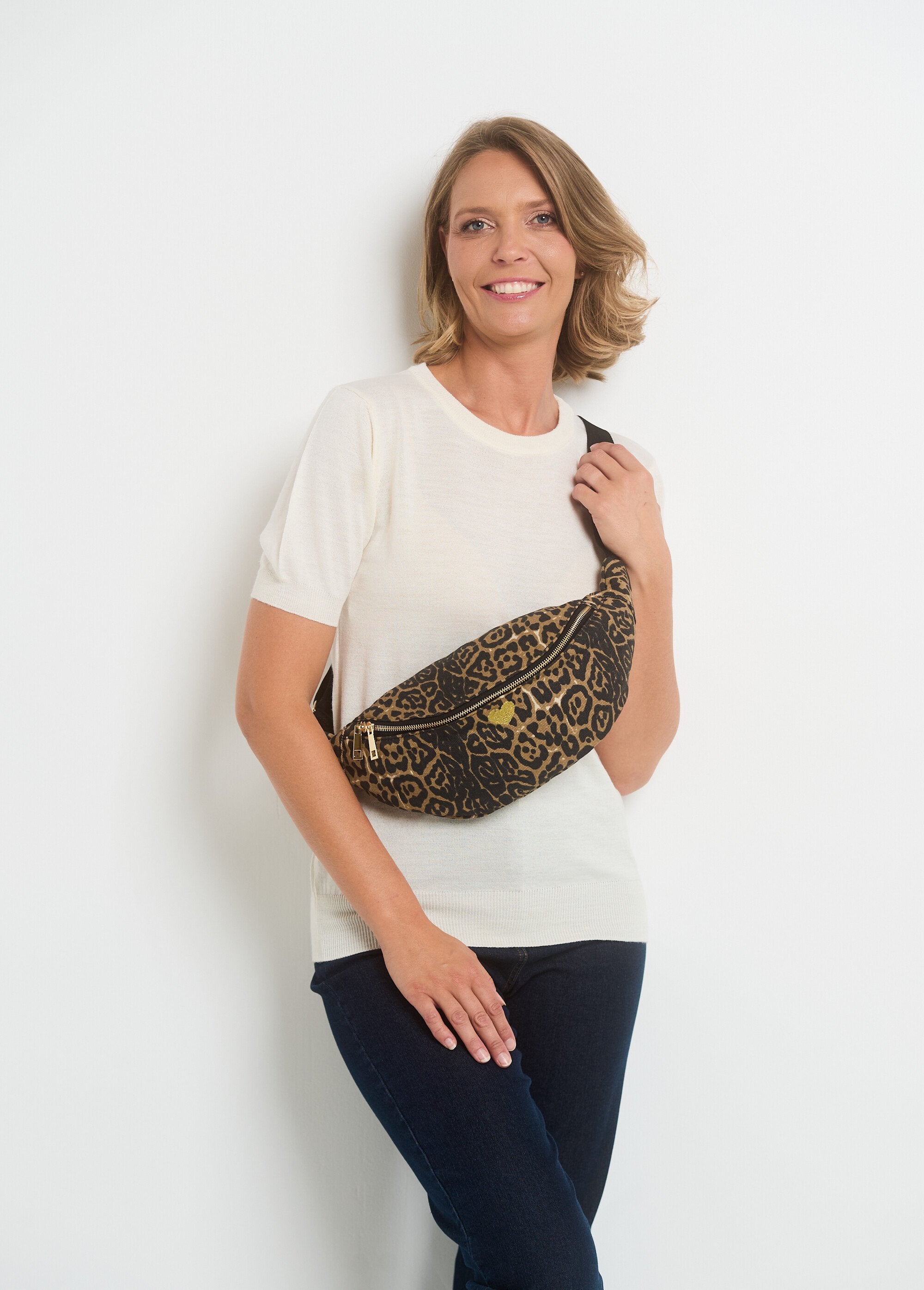 Fanny_pack_met_dierenprint_en_rits_Leopard_FA2_slim