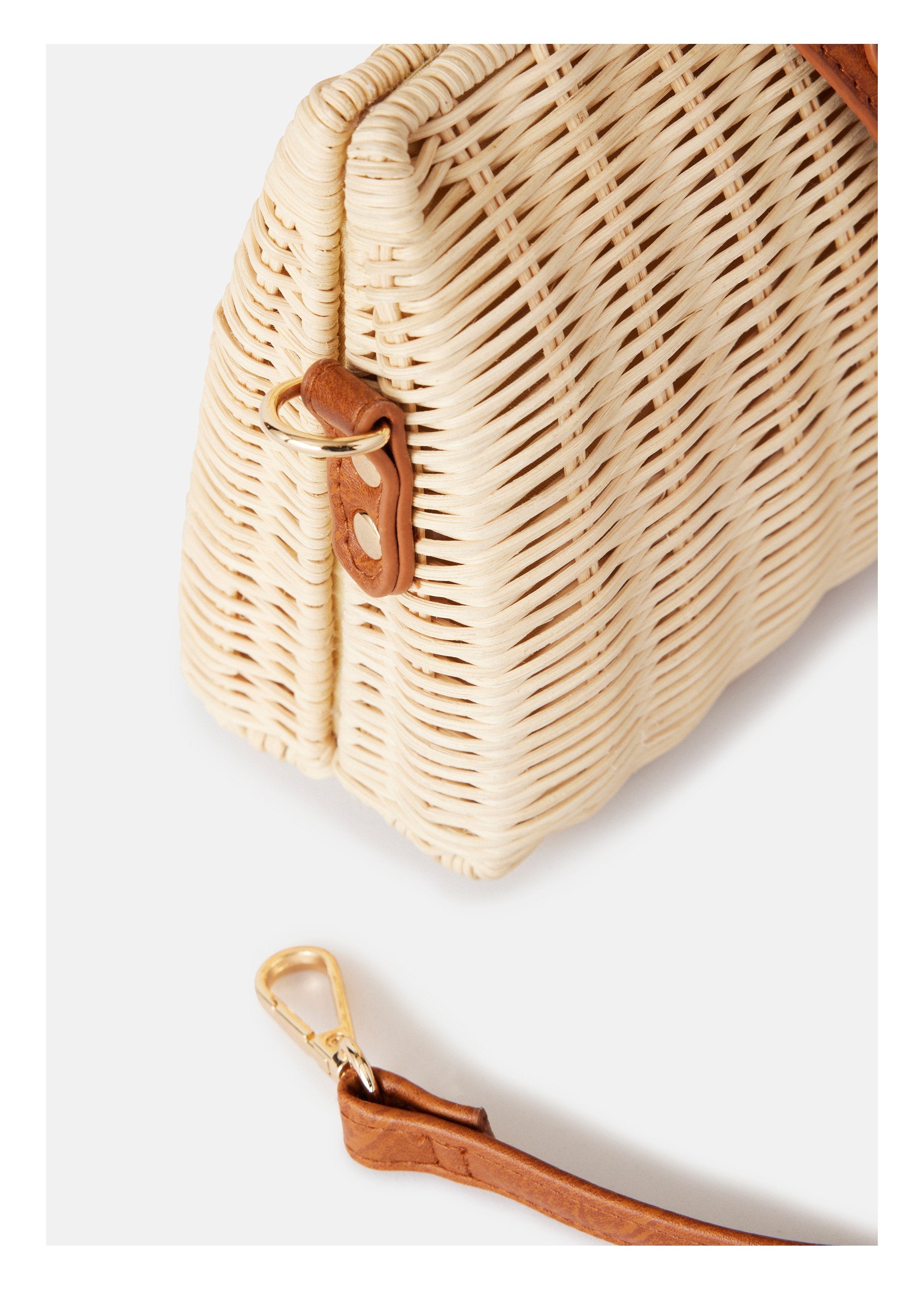 Geweven_rotan_tas_met_kralenflap_Naturel_en_bruin_DE3_slim