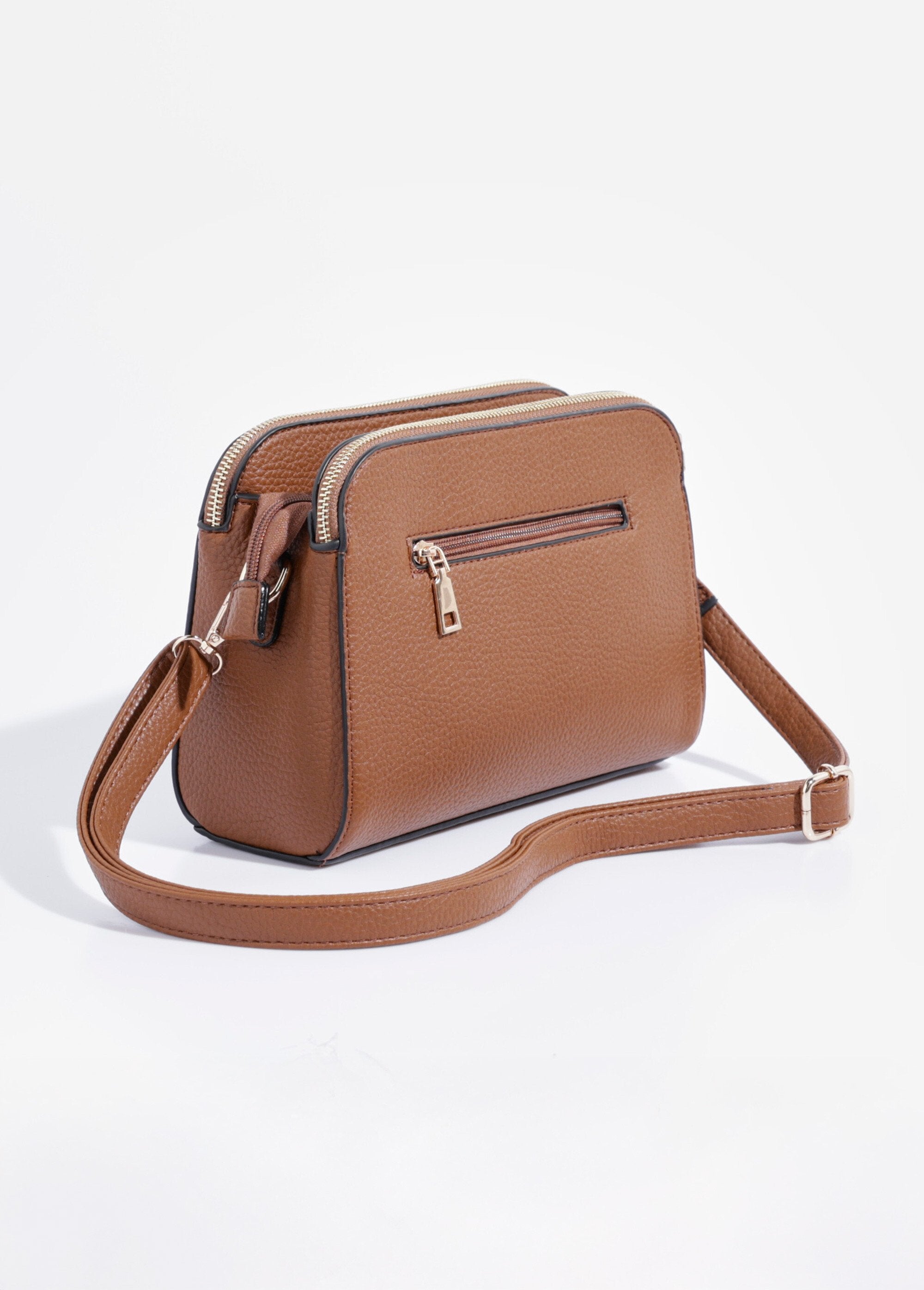 Compacte_tas_met_meerdere_zakken_en_metalen_details_Camel_DO1_slim