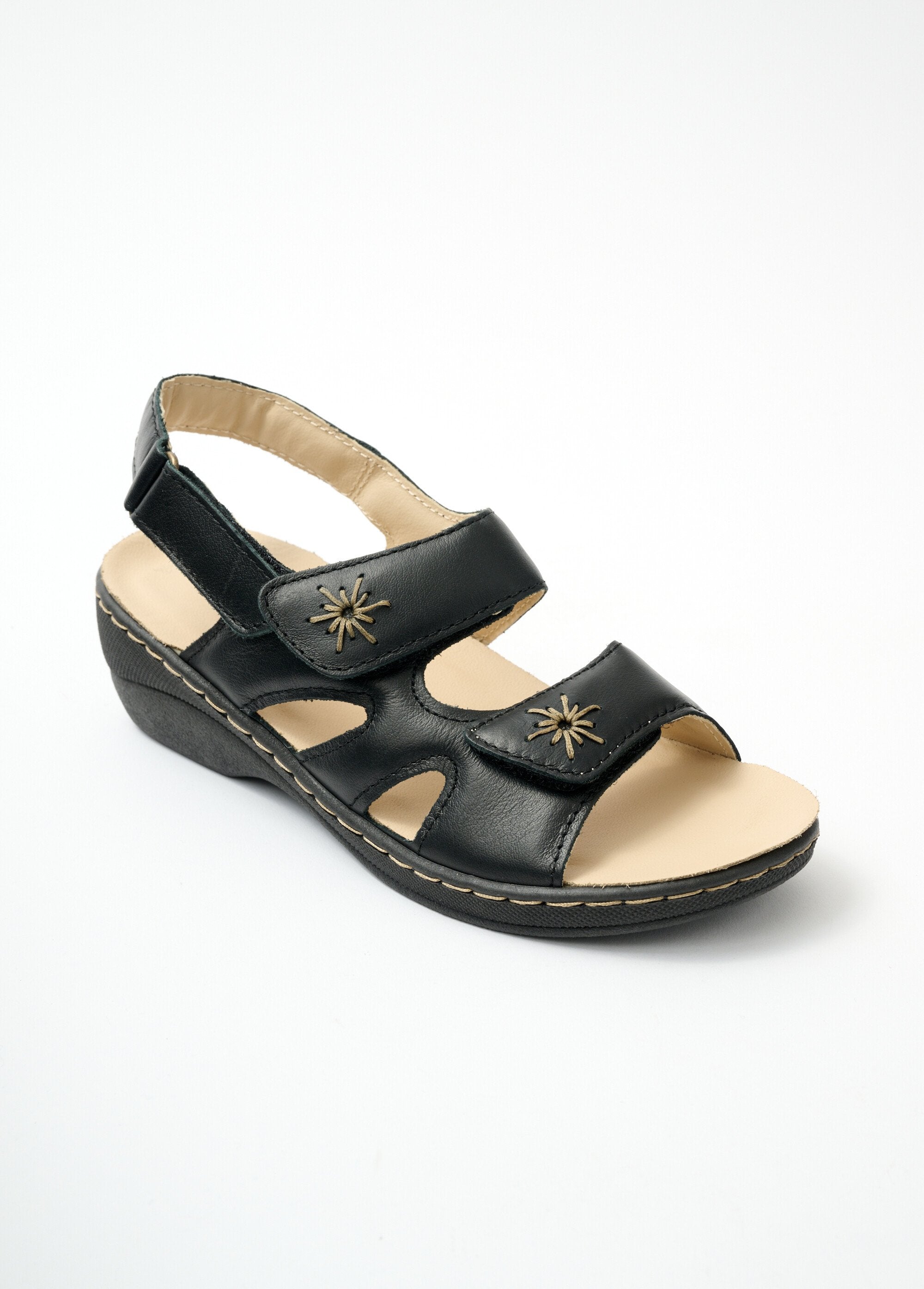 Wijde_geborduurde_leren_sandalen_ZWART_FA1_slim