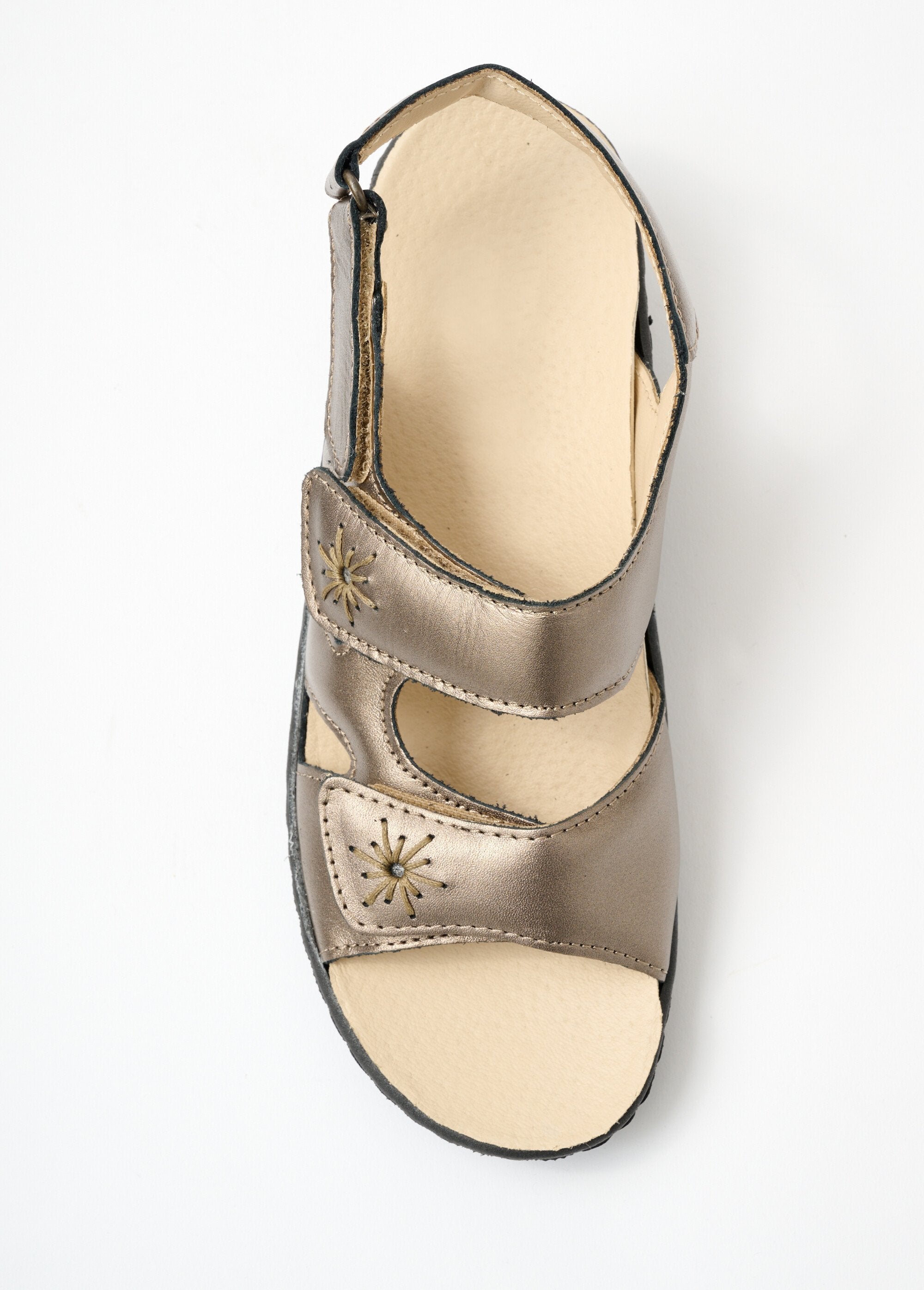 Wijde_geborduurde_leren_sandalen_Bronzen_OV1_slim