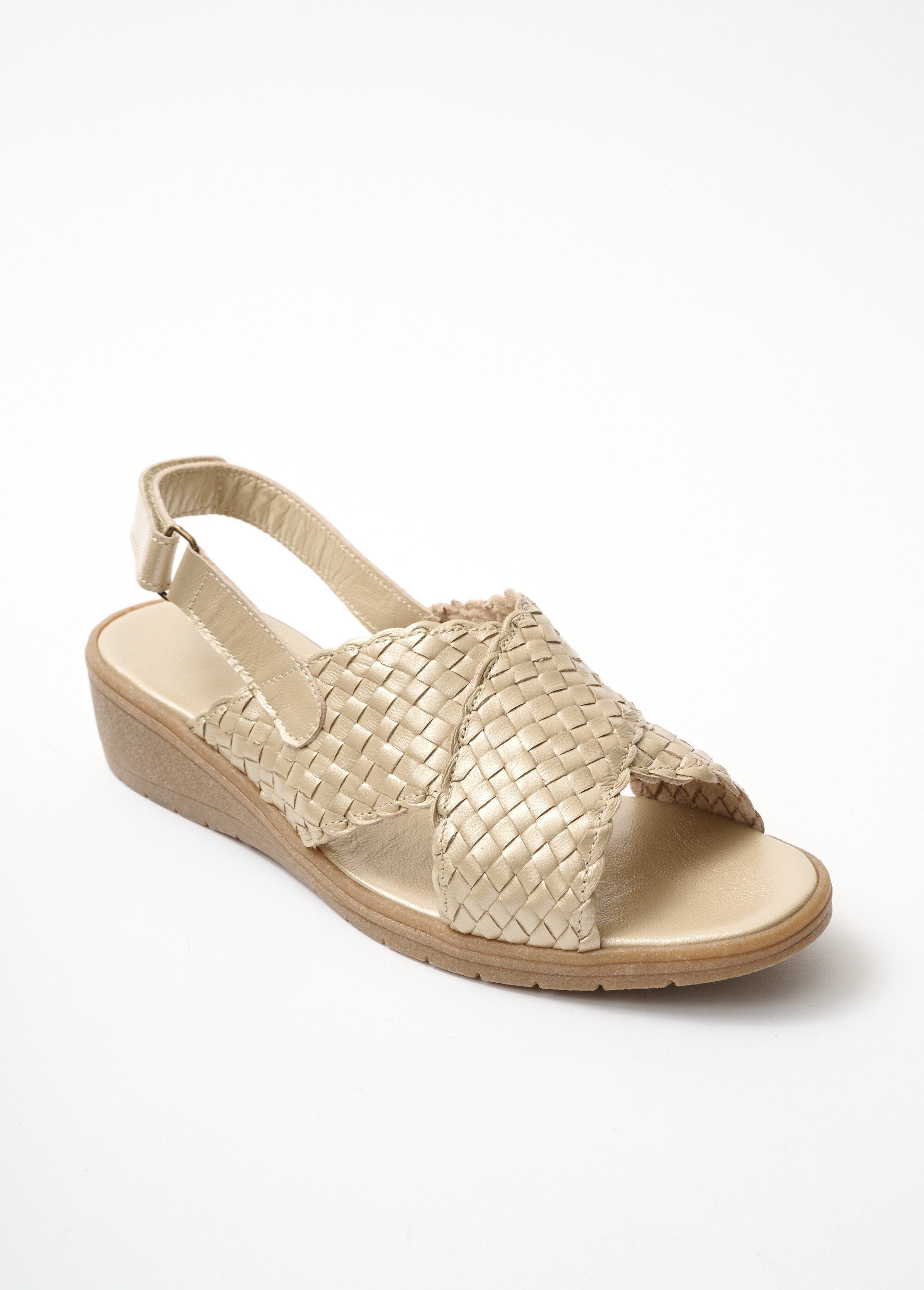 Comfort_wijde_sandalen_van_gevlochten_leer_gouden_FA1_slim