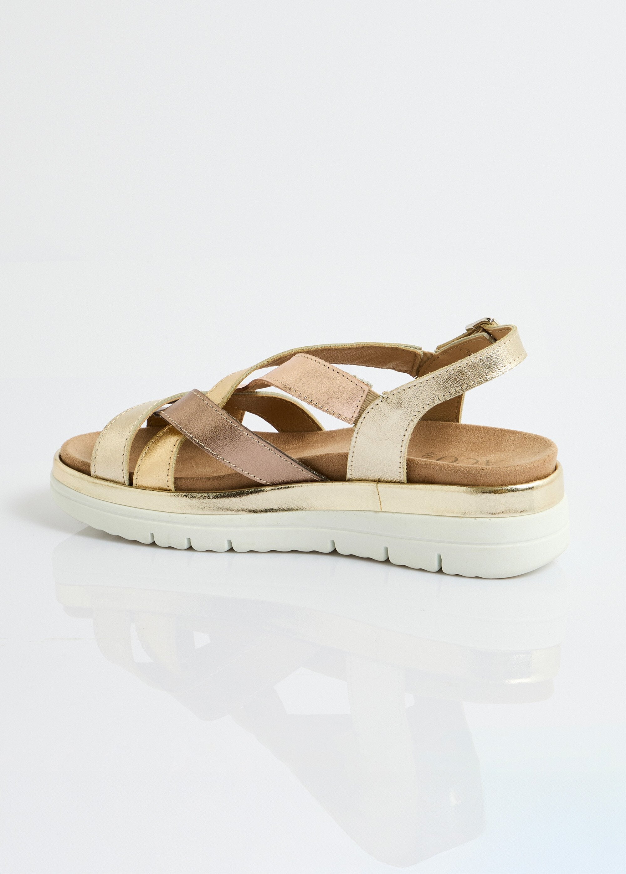 Sandalen_met_brede_sleehak_en_meerdere_banden_Dore_et_bronze_DO1_slim