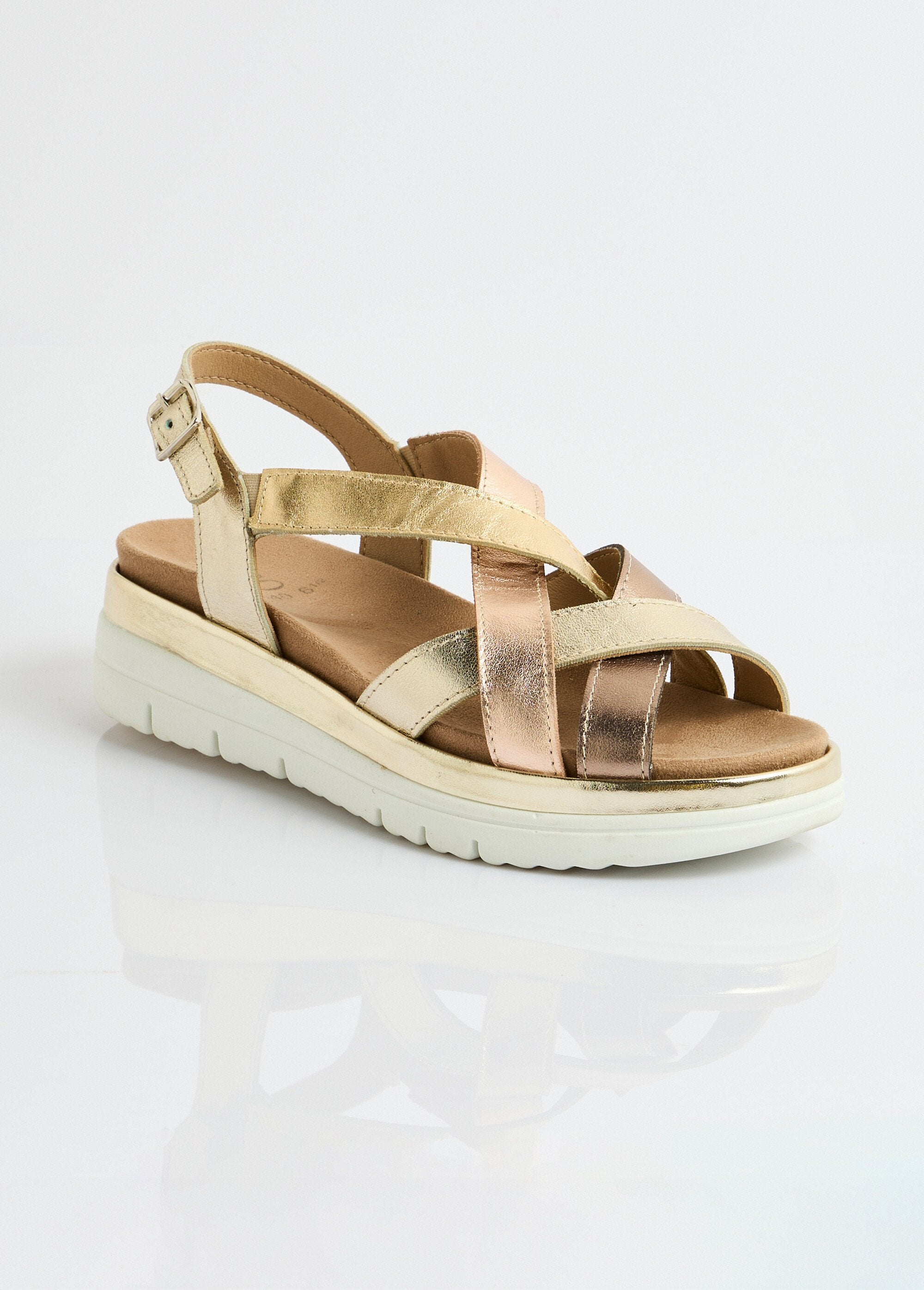 Sandalen_met_brede_sleehak_en_meerdere_banden_Dore_et_bronze_FA1_slim