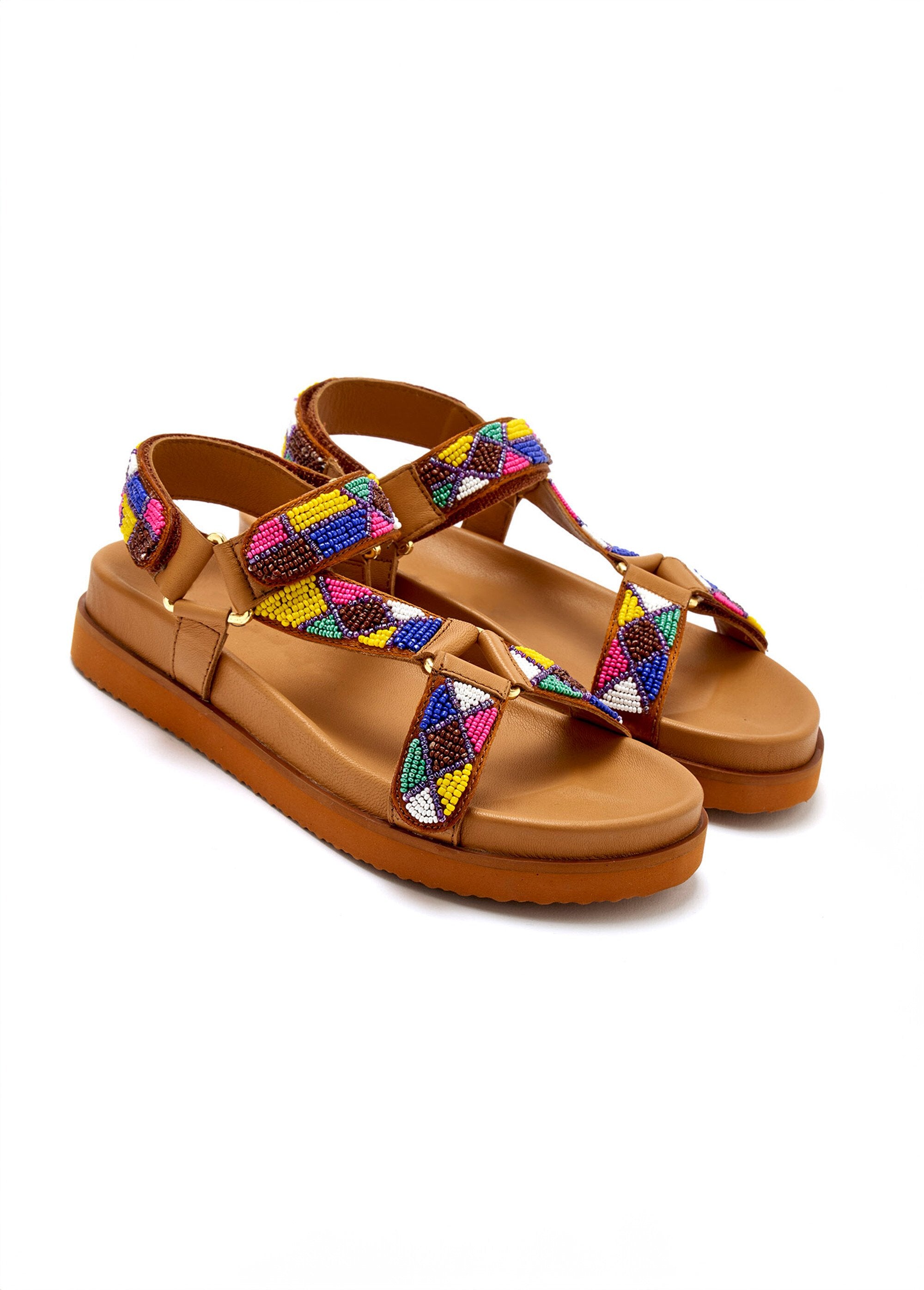 Ergonomische_sandalen_met_kralenbandjes_Marron_DE1_slim