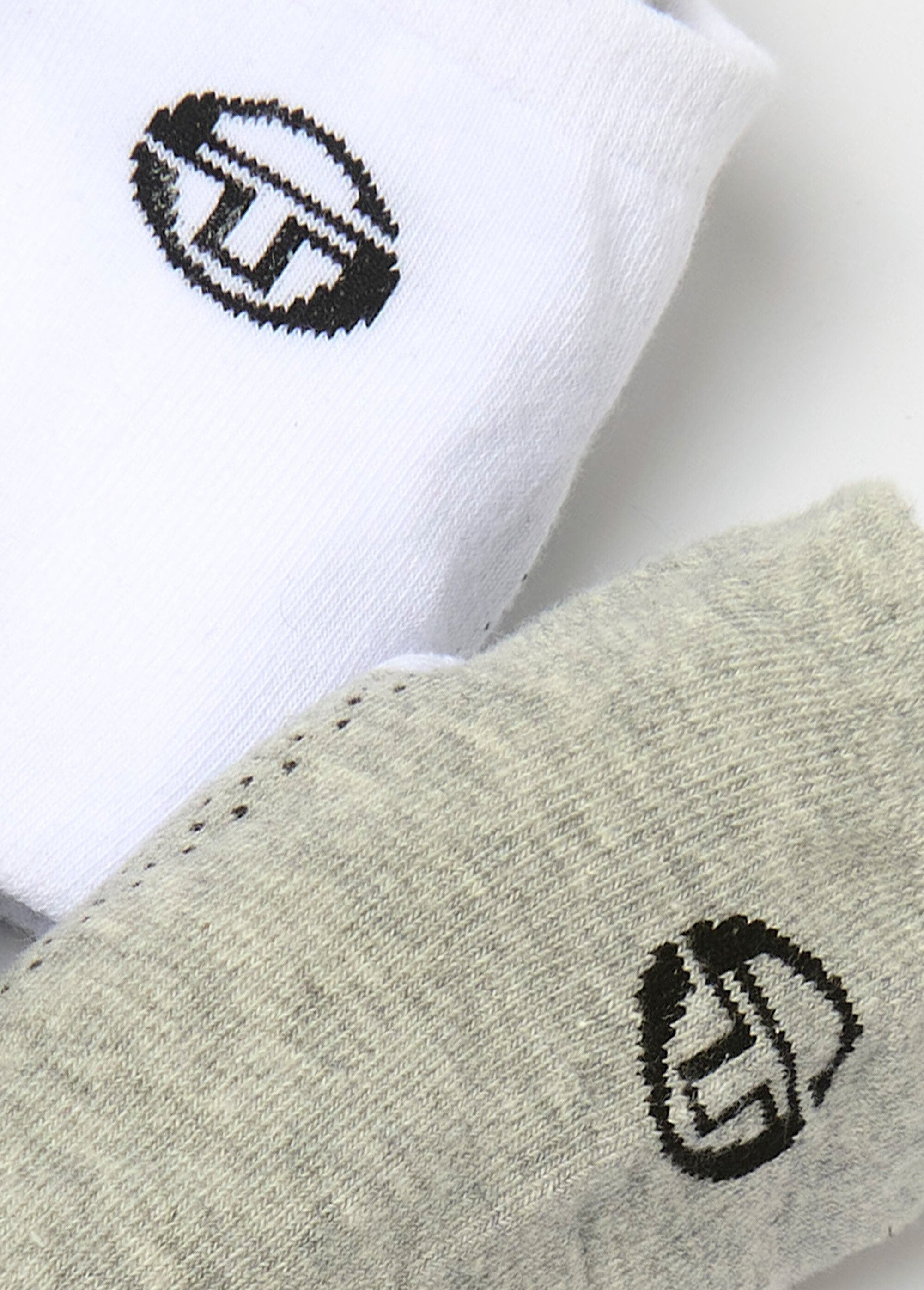 Set_van_3_logosokken,_gesorteerd_Gris_et_noir_et_blanc_DE2_slim