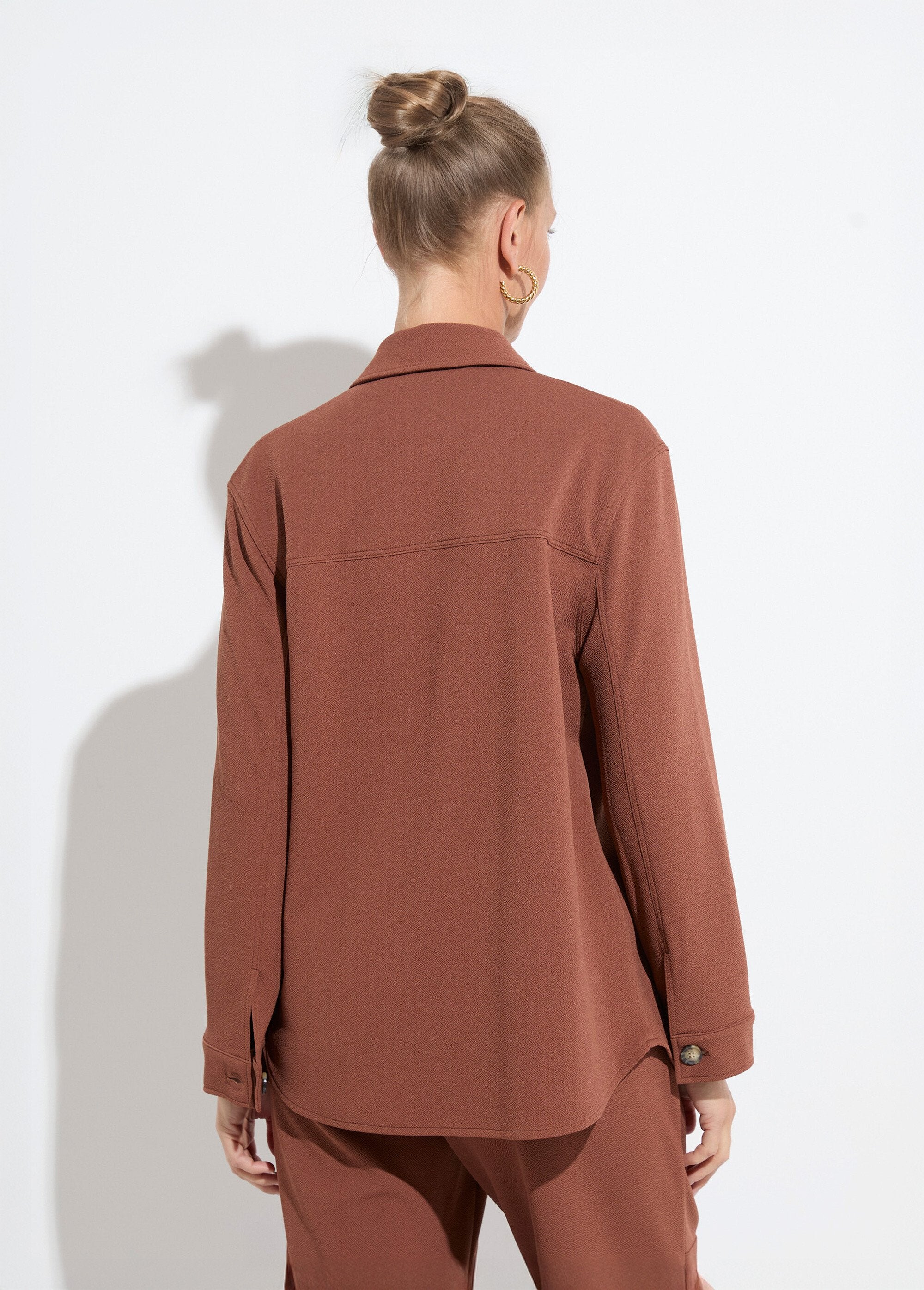 Surchemise_boutonnée_maille_crêpe_unie_Marron_DO1_slim