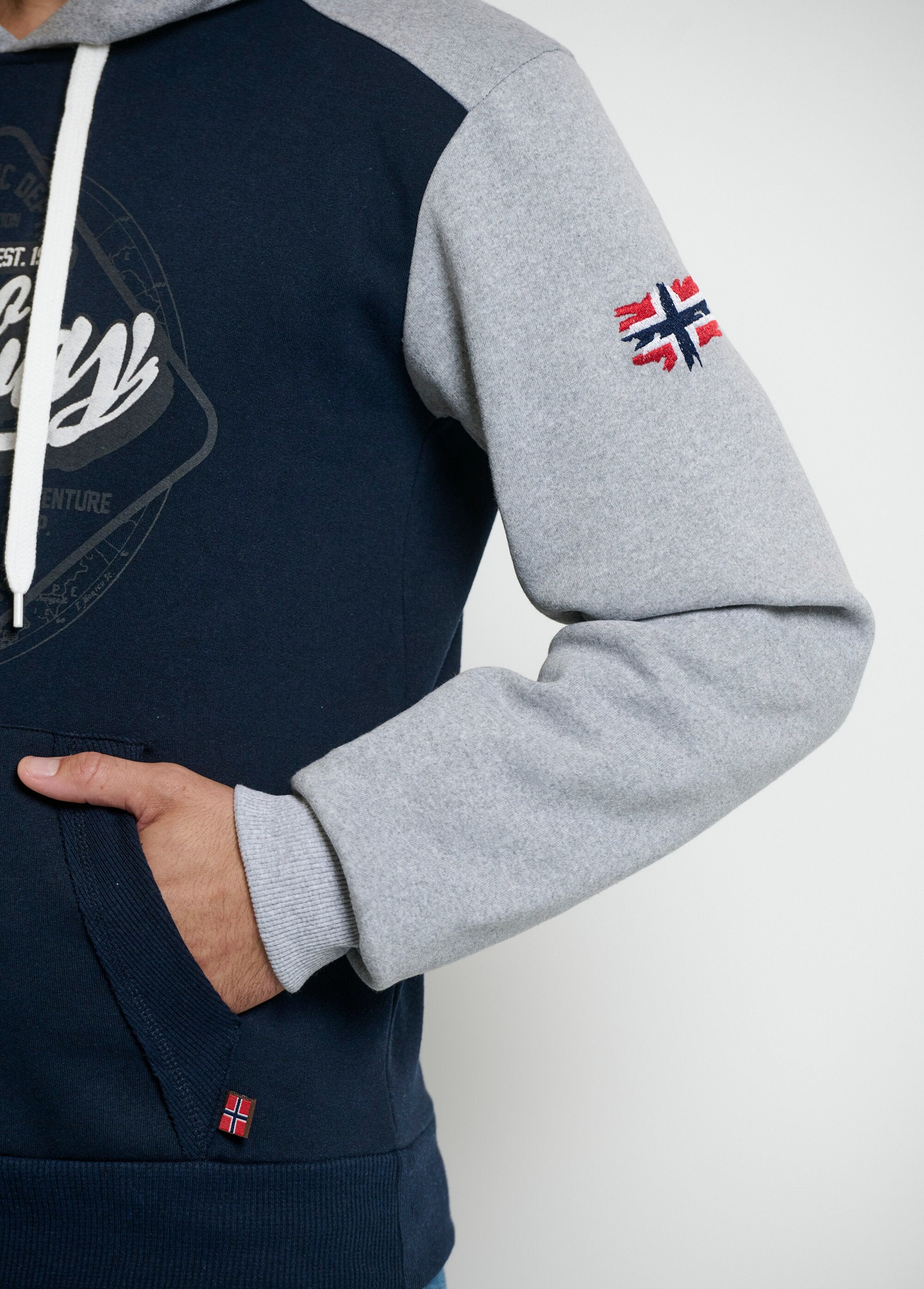 Hoodie_met_vintage_logo_Marine_DE2_slim
