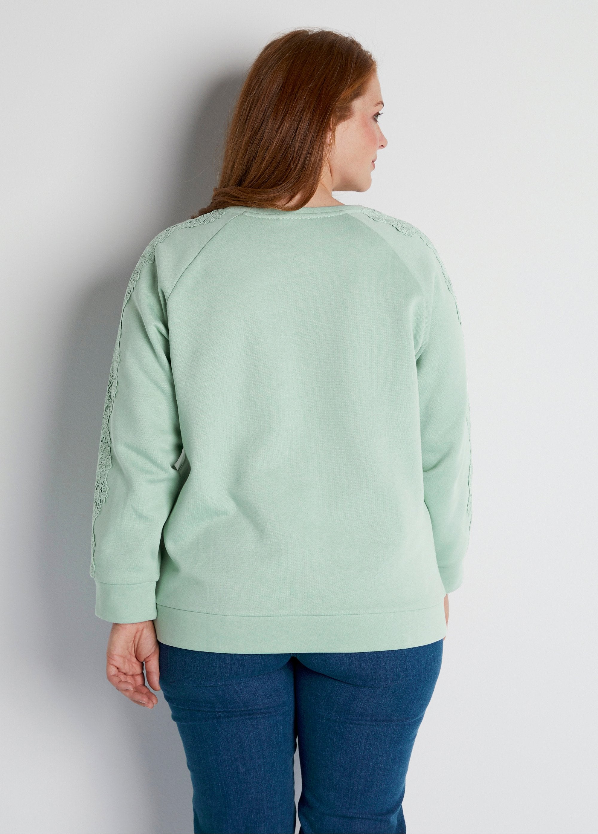 Jersey_sweatshirt_met_kanten_kraag_watergroen_DO1_curvy