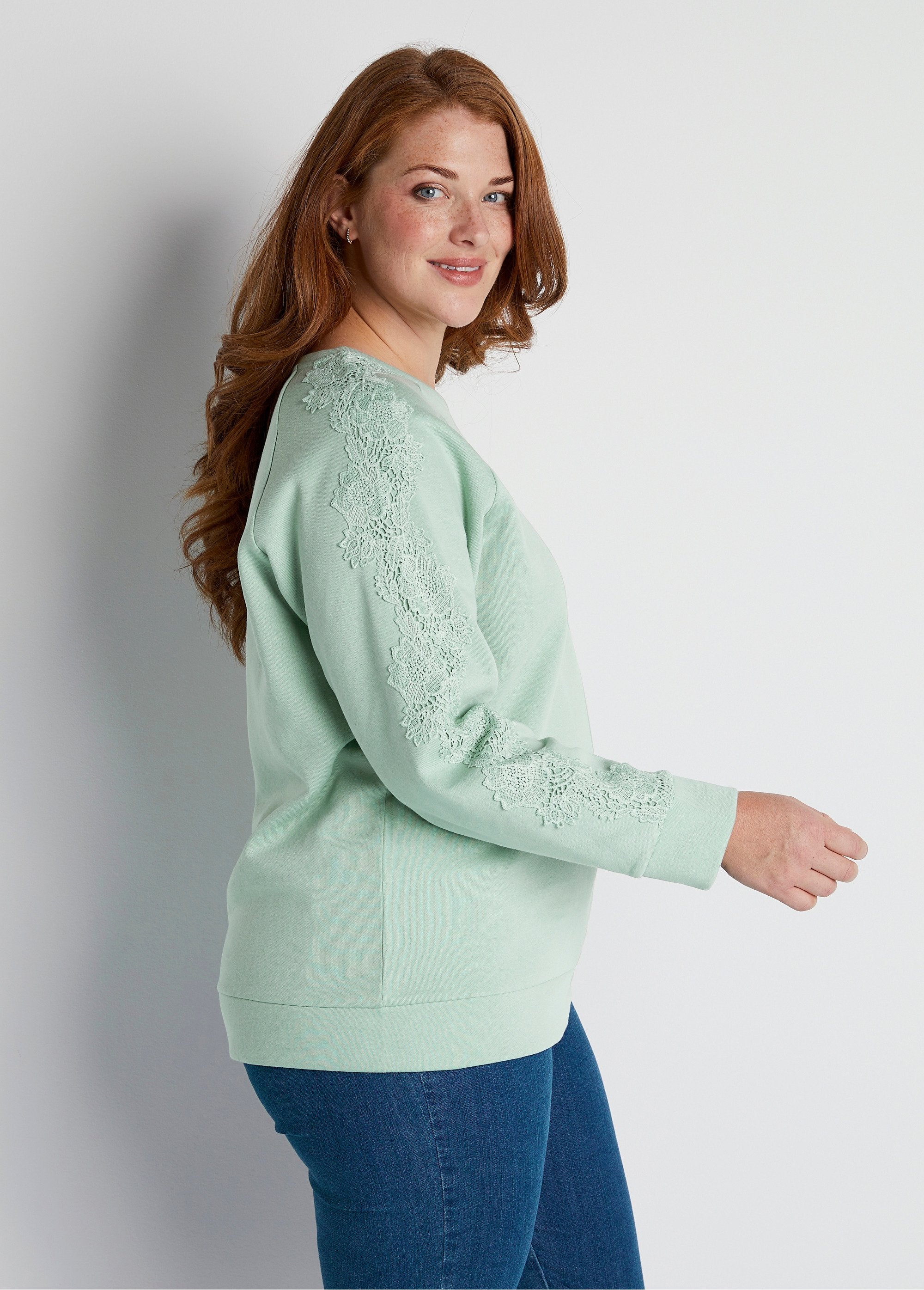 Jersey_sweatshirt_met_kanten_kraag_watergroen_FA2_curvy