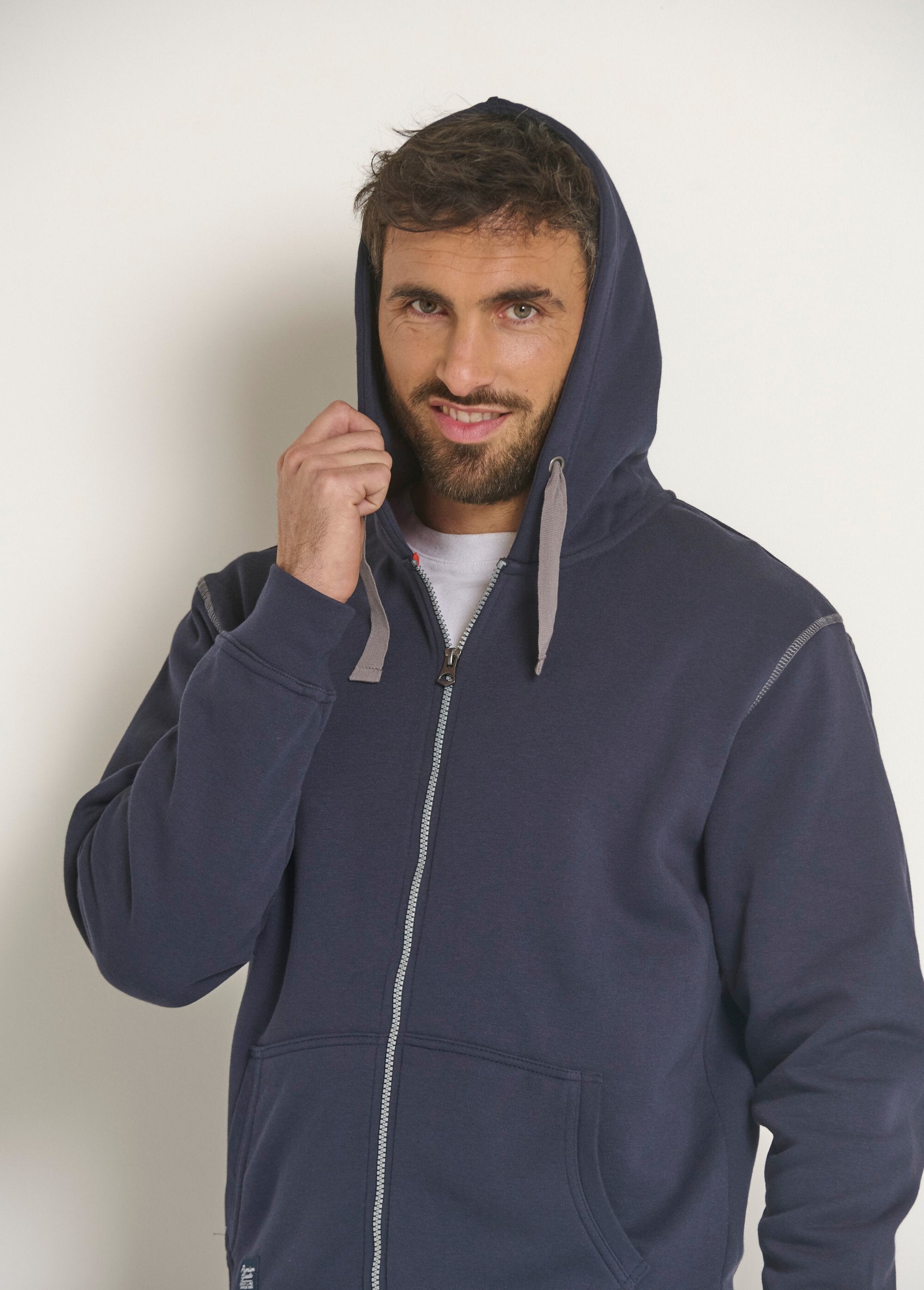 Sweat_zippé_à_capuche_détails_contrastants_Marine_DE2_slim