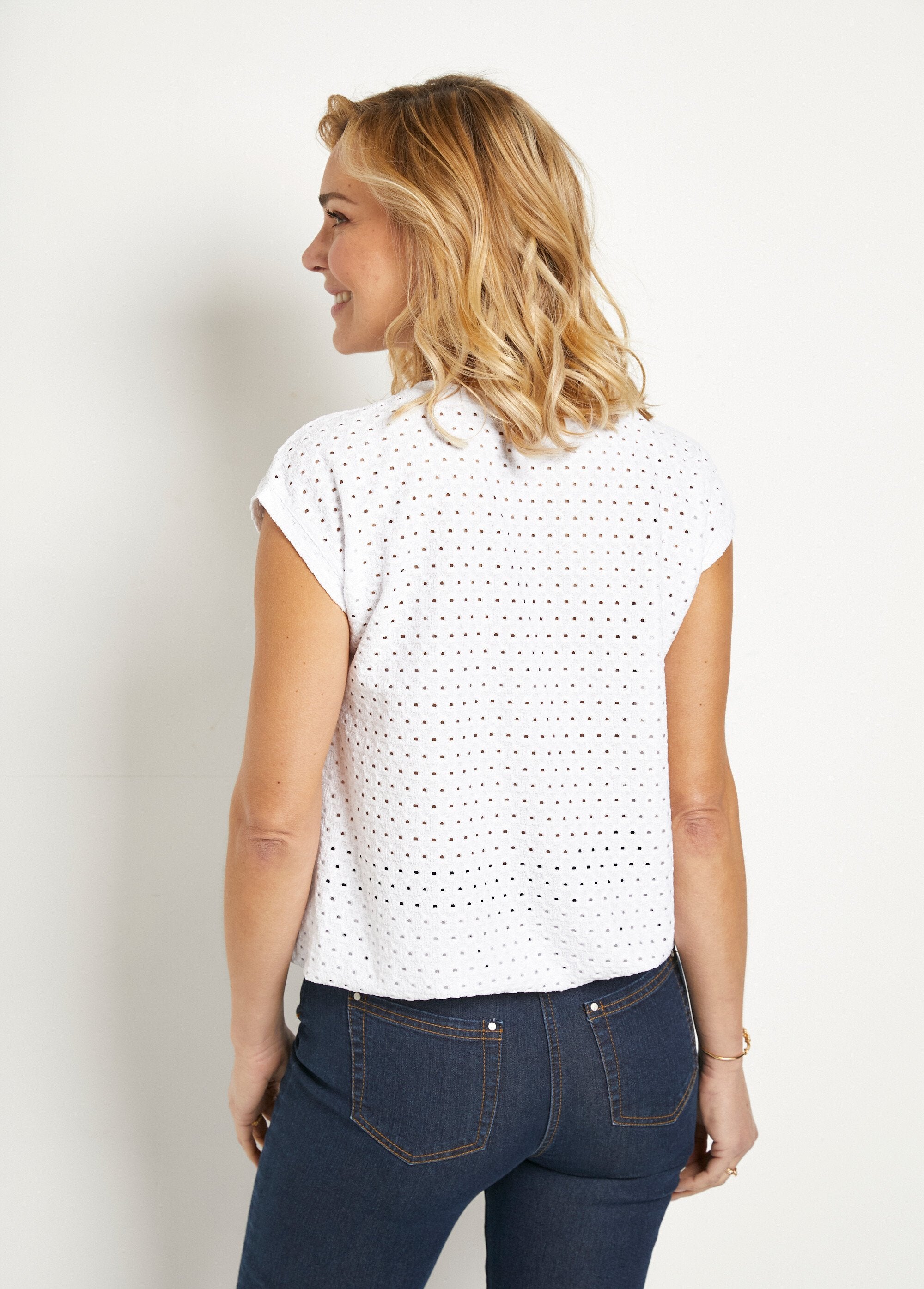 Losjes_vallend_kort_effen_T-shirt_met_V-hals_Blanc_DO1_slim