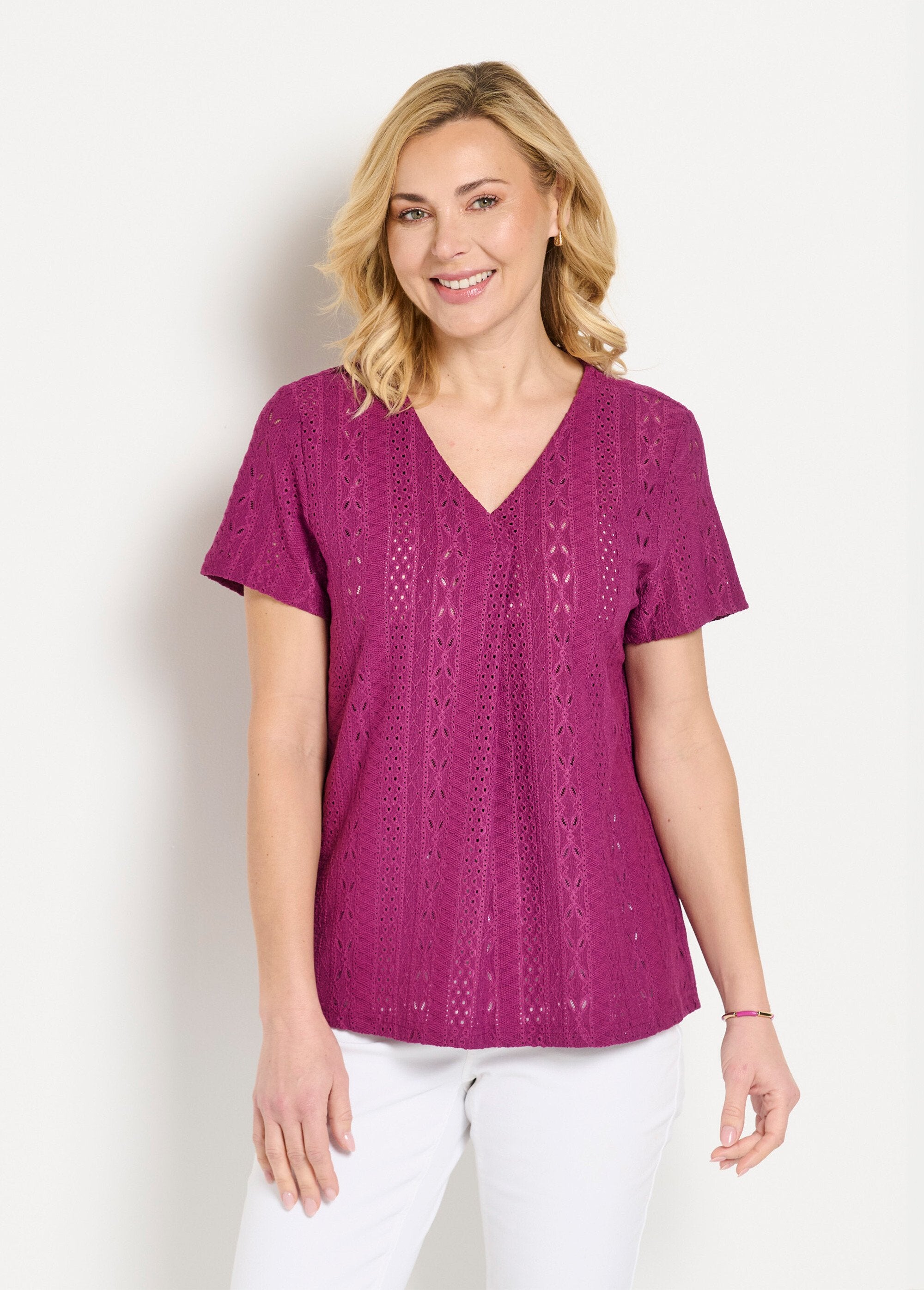 T-shirt_ample_col_V_uni_effet_broderie_Cassis_FA1_slim