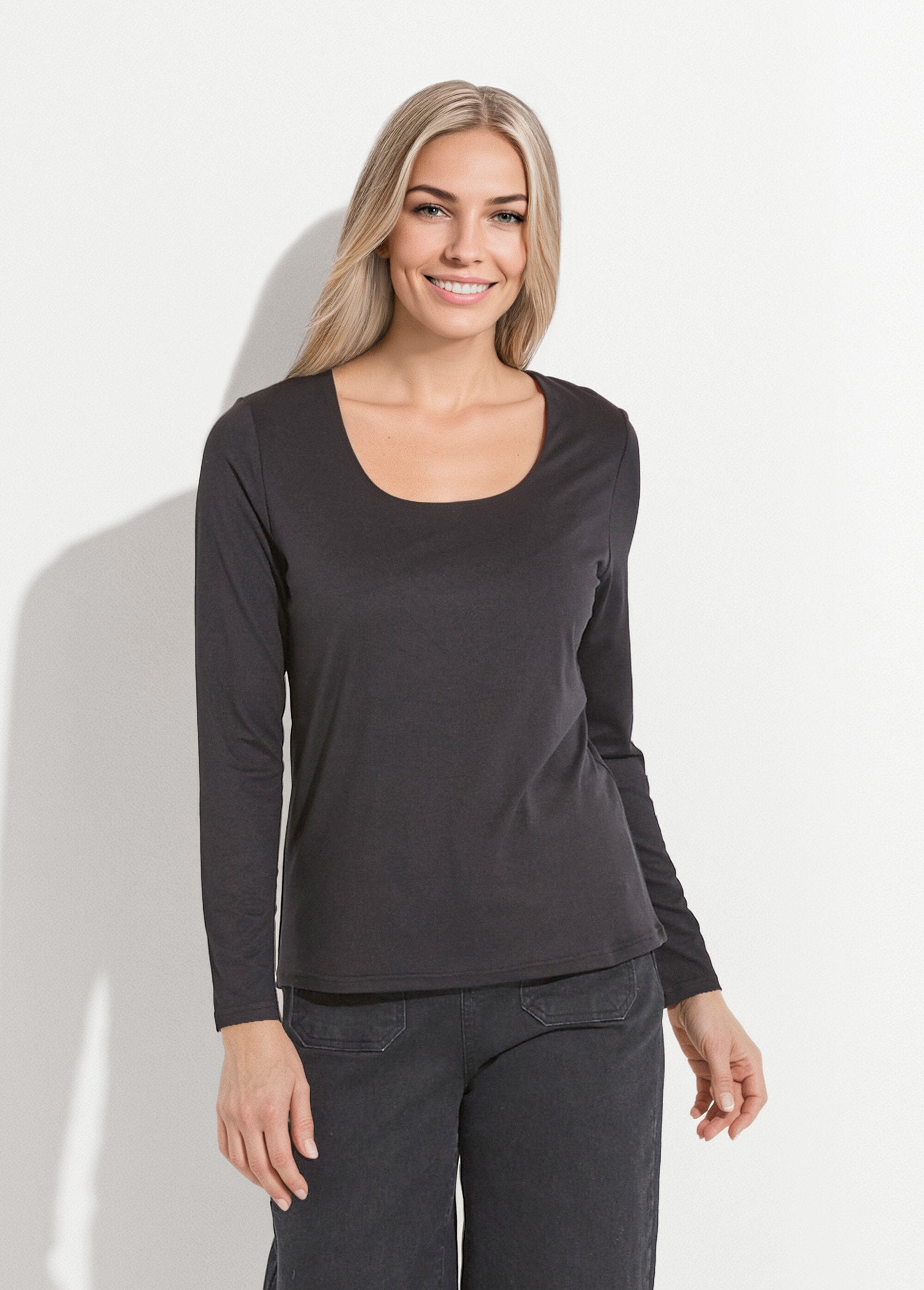 T-shirt_met_lange_mouwen_Noir_FA1_slim