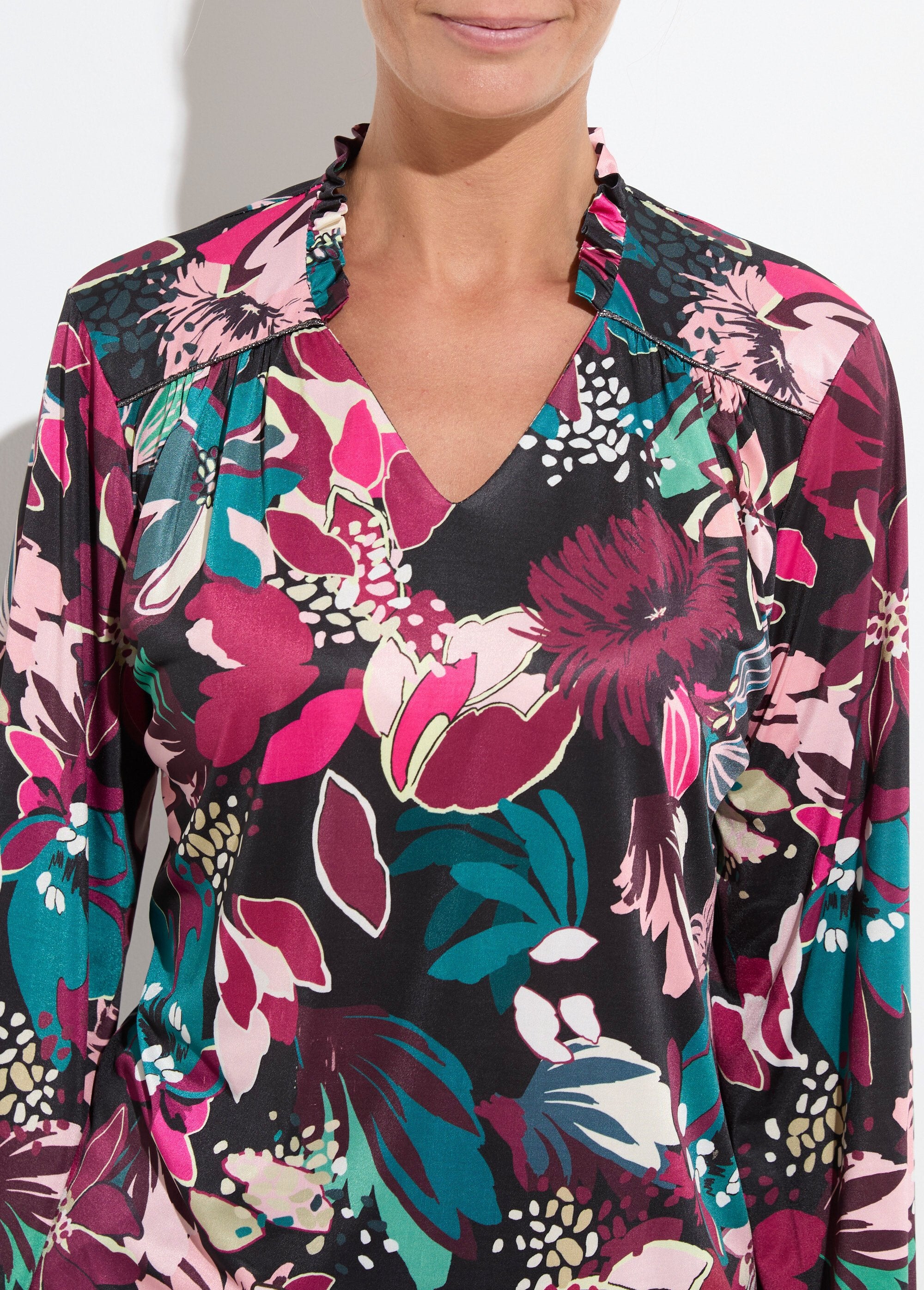 T-shirt_met_opstaande_kraag_met_bloemenprint_Imprime_fuchsia_DE1_slim