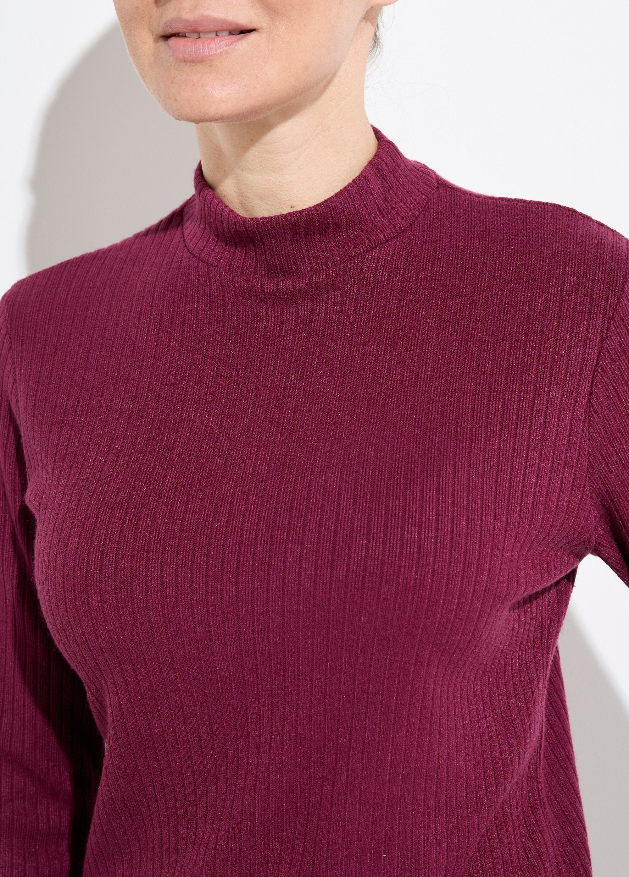 T-shirt_met_lange_mouwen_en_ribgebreide_opstaande_kraag_Bordeaux_DE1_slim