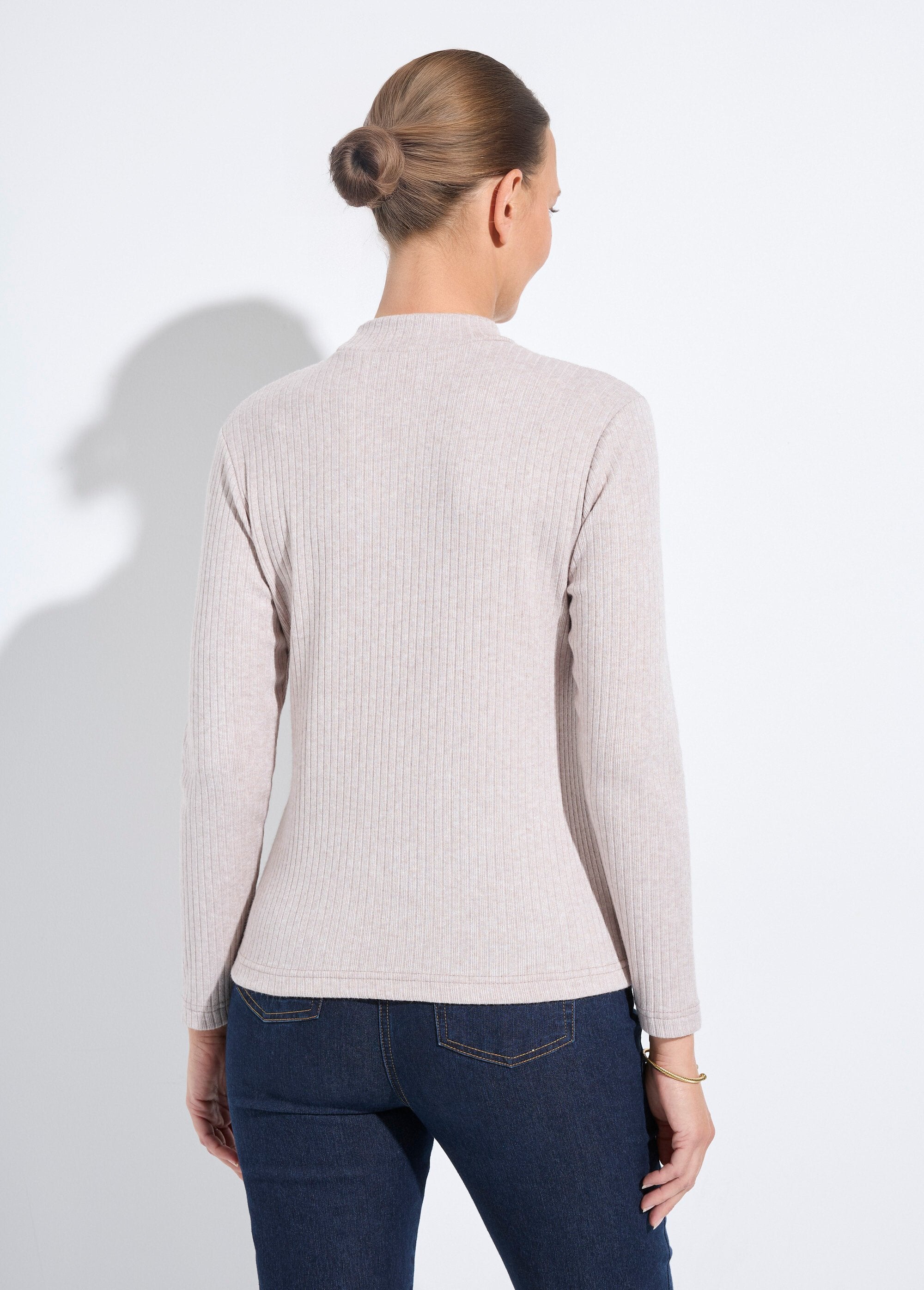 T-shirt_met_lange_mouwen_en_ribgebreide_opstaande_kraag_Beige_DO1_slim
