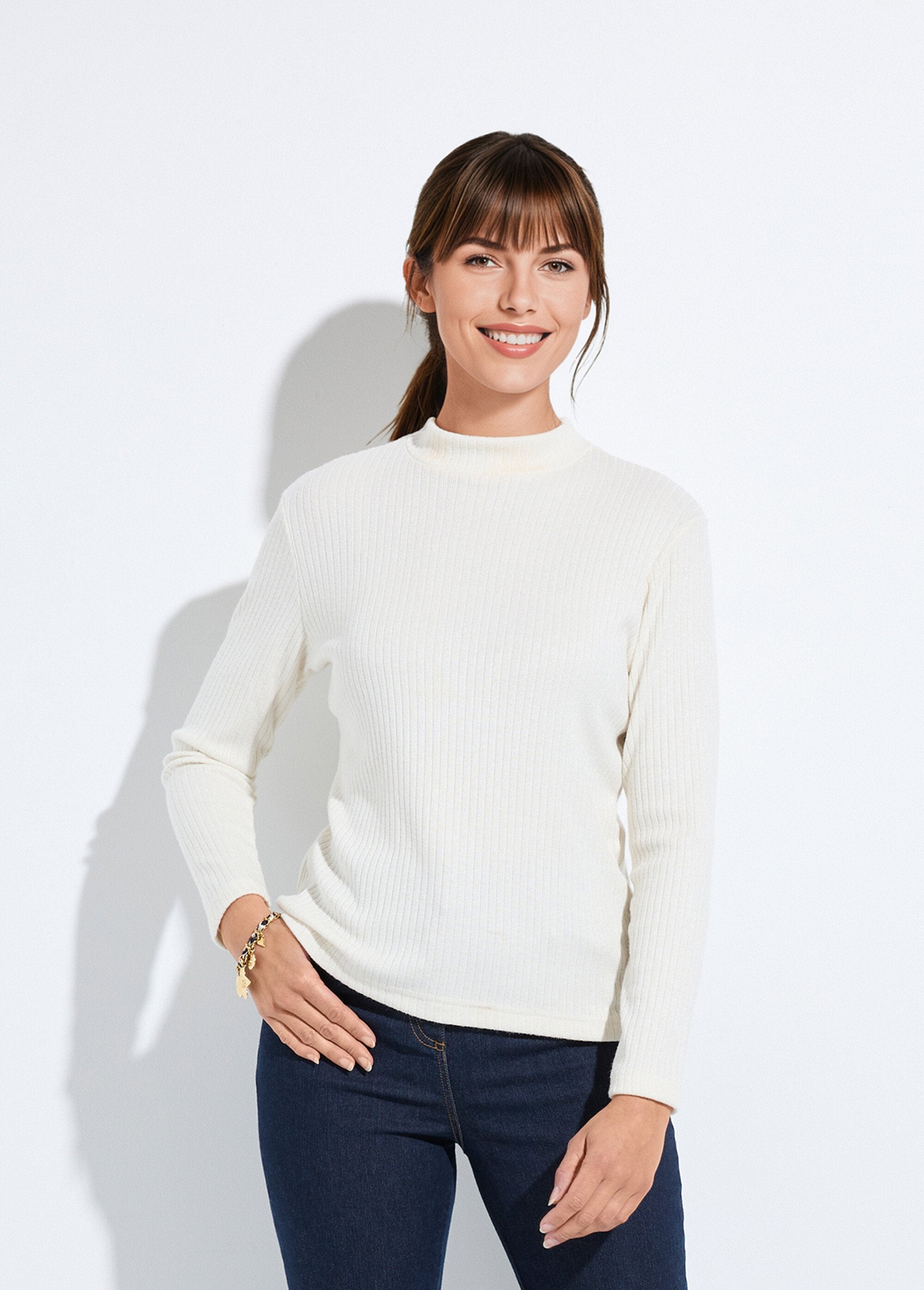 T-shirt_met_lange_mouwen_en_ribgebreide_opstaande_kraag_Ecru_FA1_slim