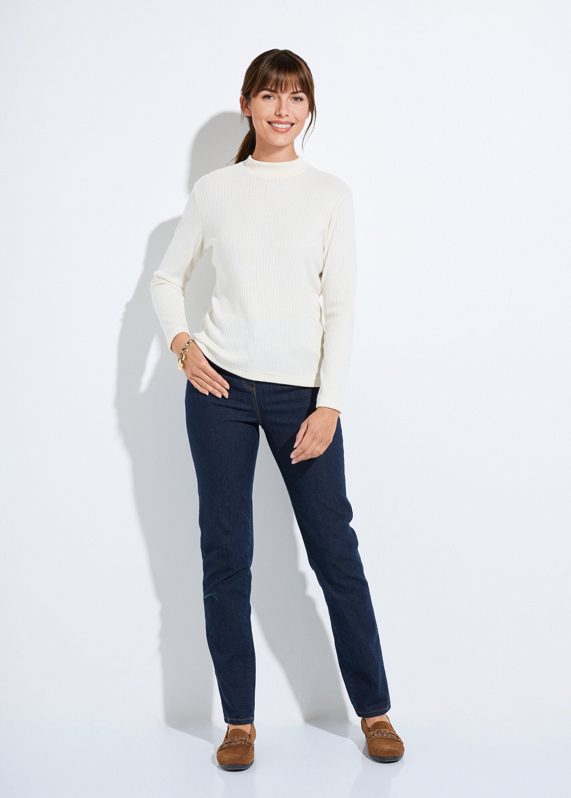 T-shirt_met_lange_mouwen_en_ribgebreide_opstaande_kraag_Ecru_SF1_slim