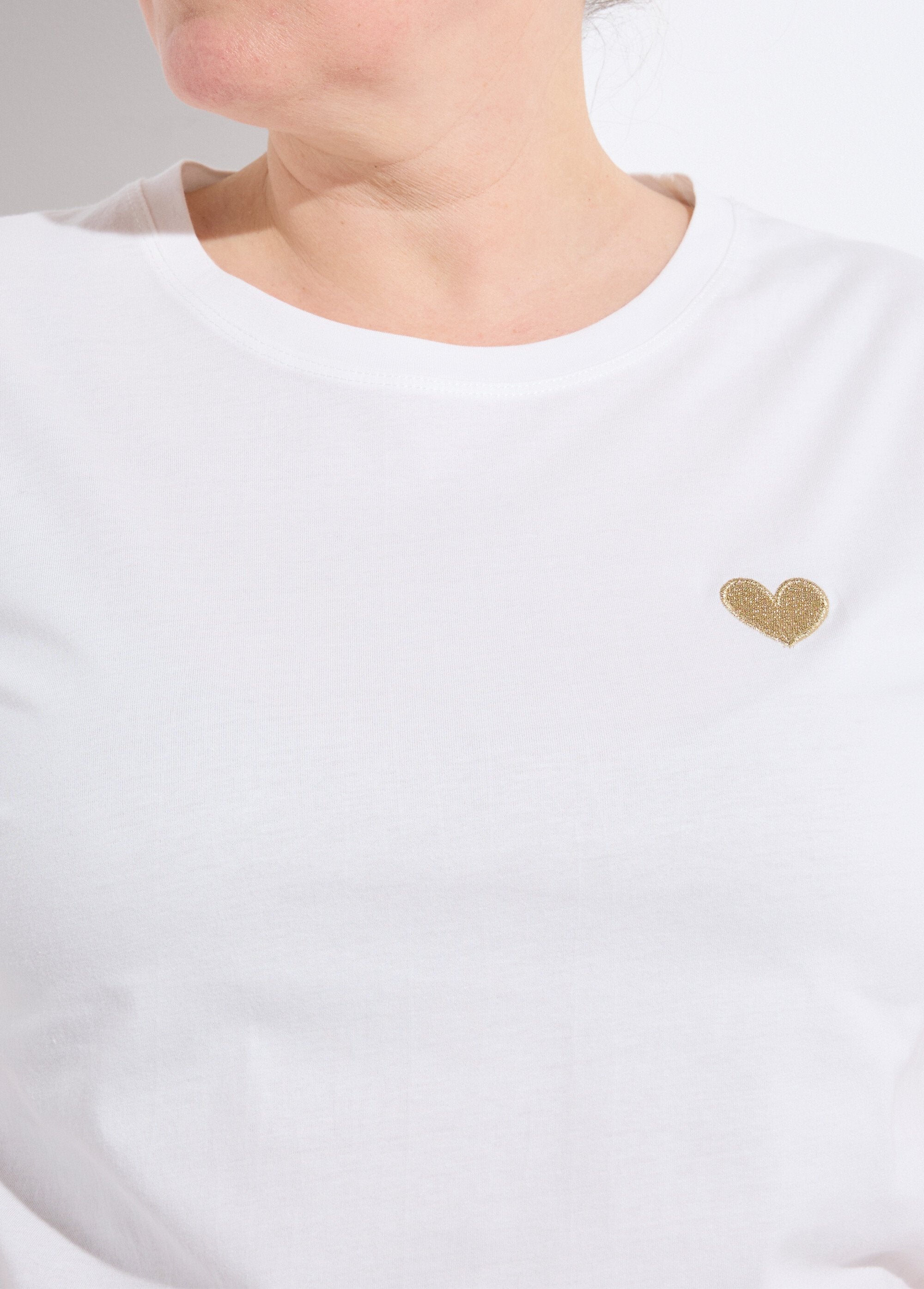 T-shirt_col_rond_avec_broderie_coeur_Blanc_et_dore_DE1_curvy