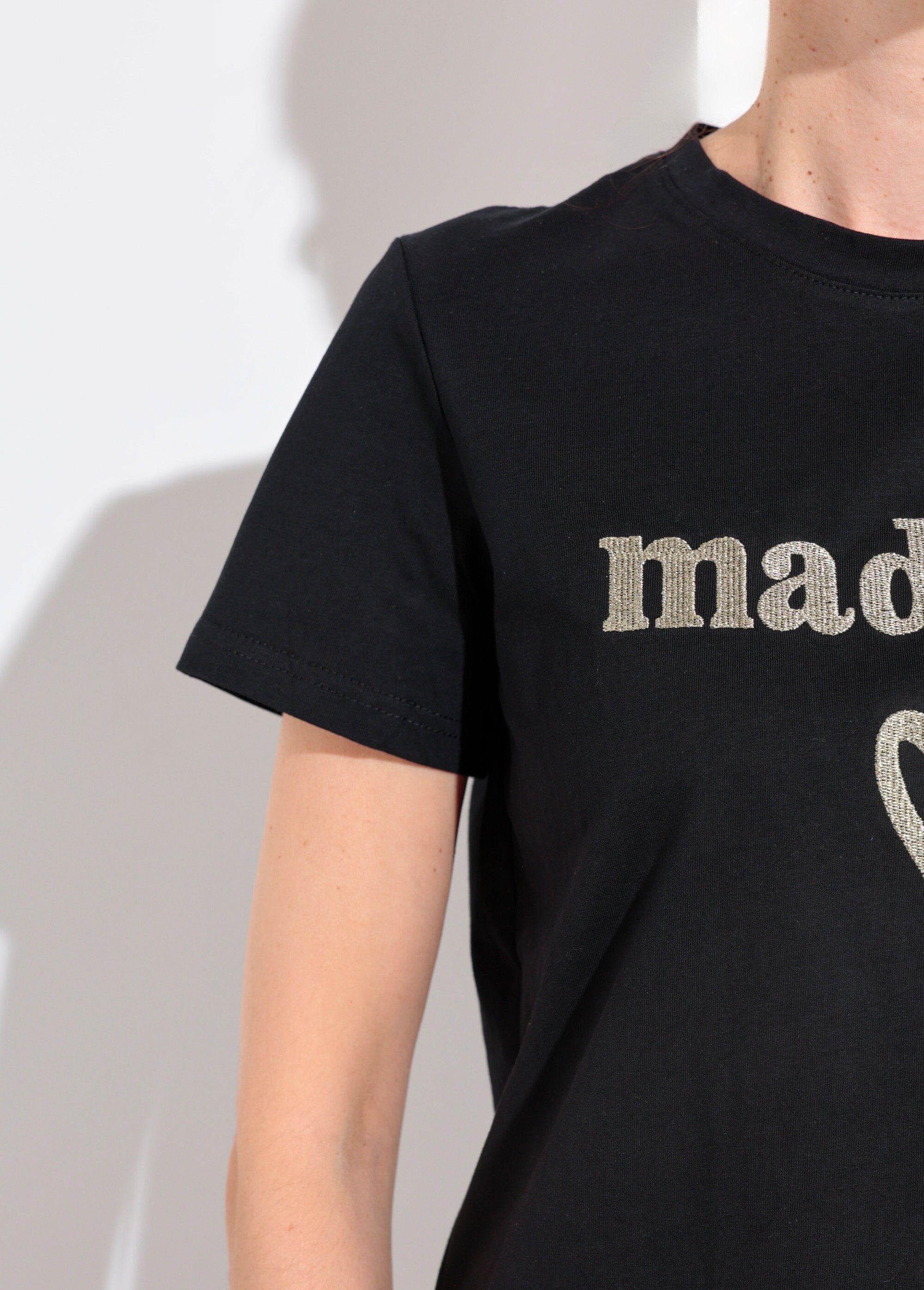 T-shirt_col_rond_broderie_métallisée_Madame_Noir_DE2_slim