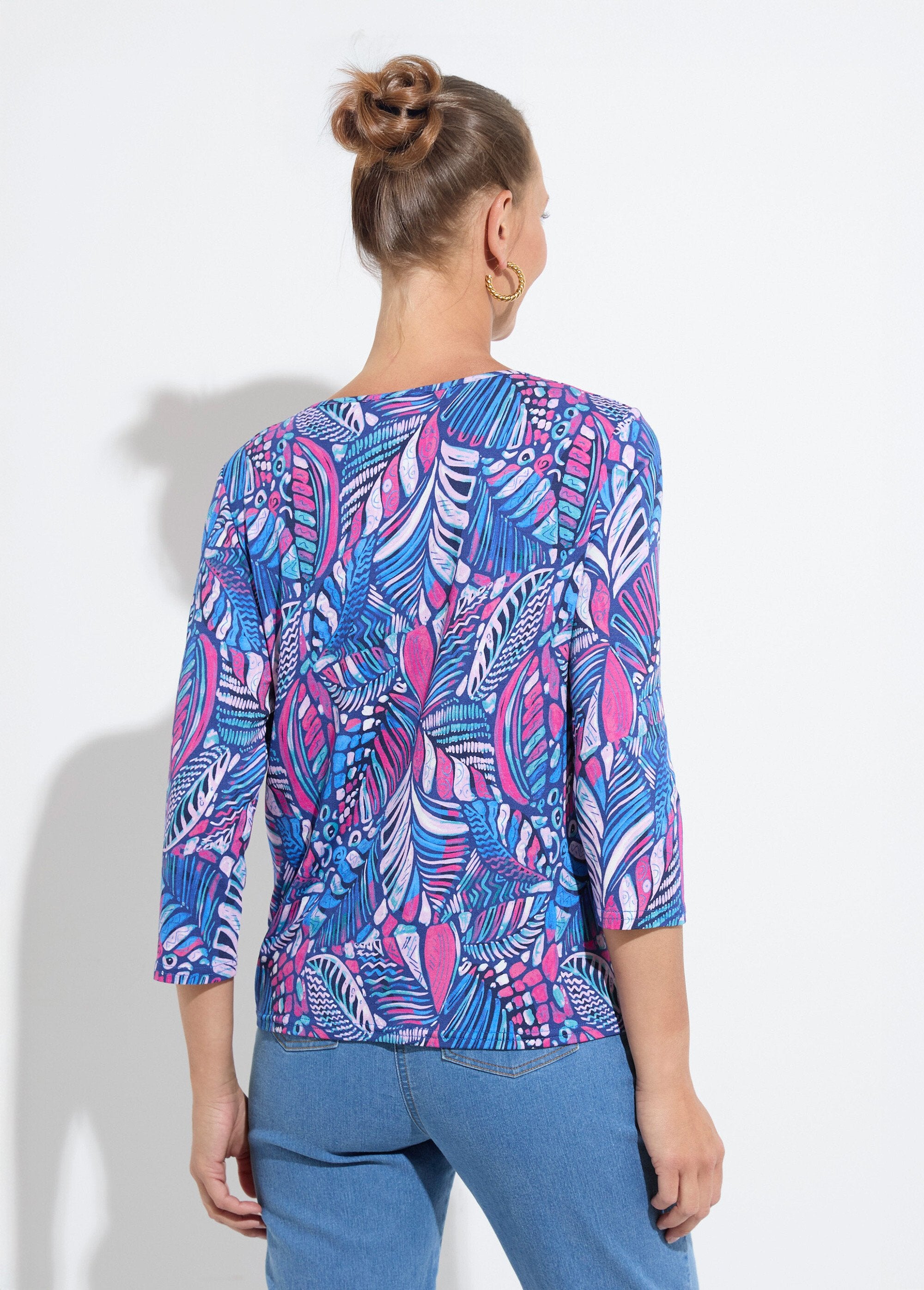 T-shirt_met_patchworkprint_en_ronde_hals_Bleu_et_rose_DO1_slim