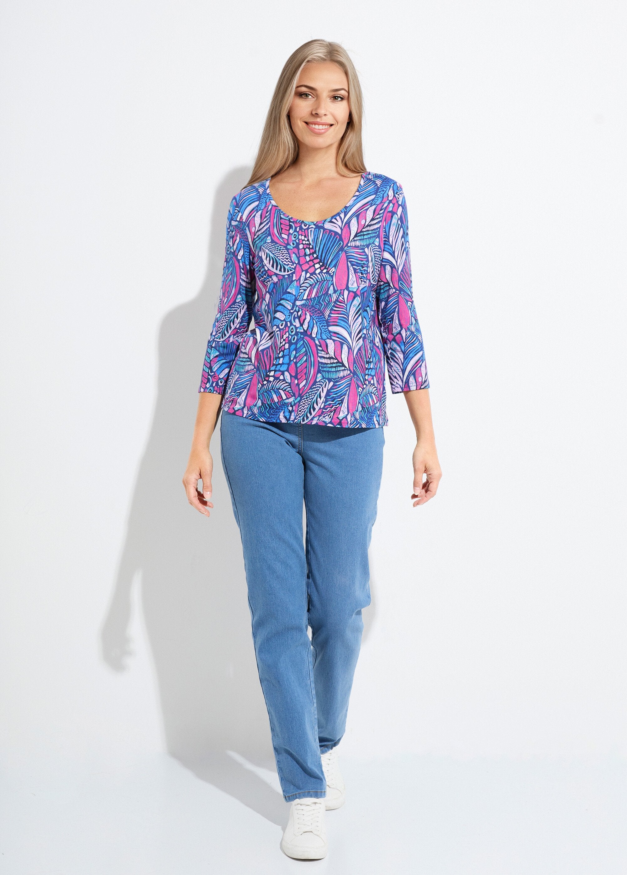 T-shirt_met_patchworkprint_en_ronde_hals_Bleu_et_rose_SF1_slim