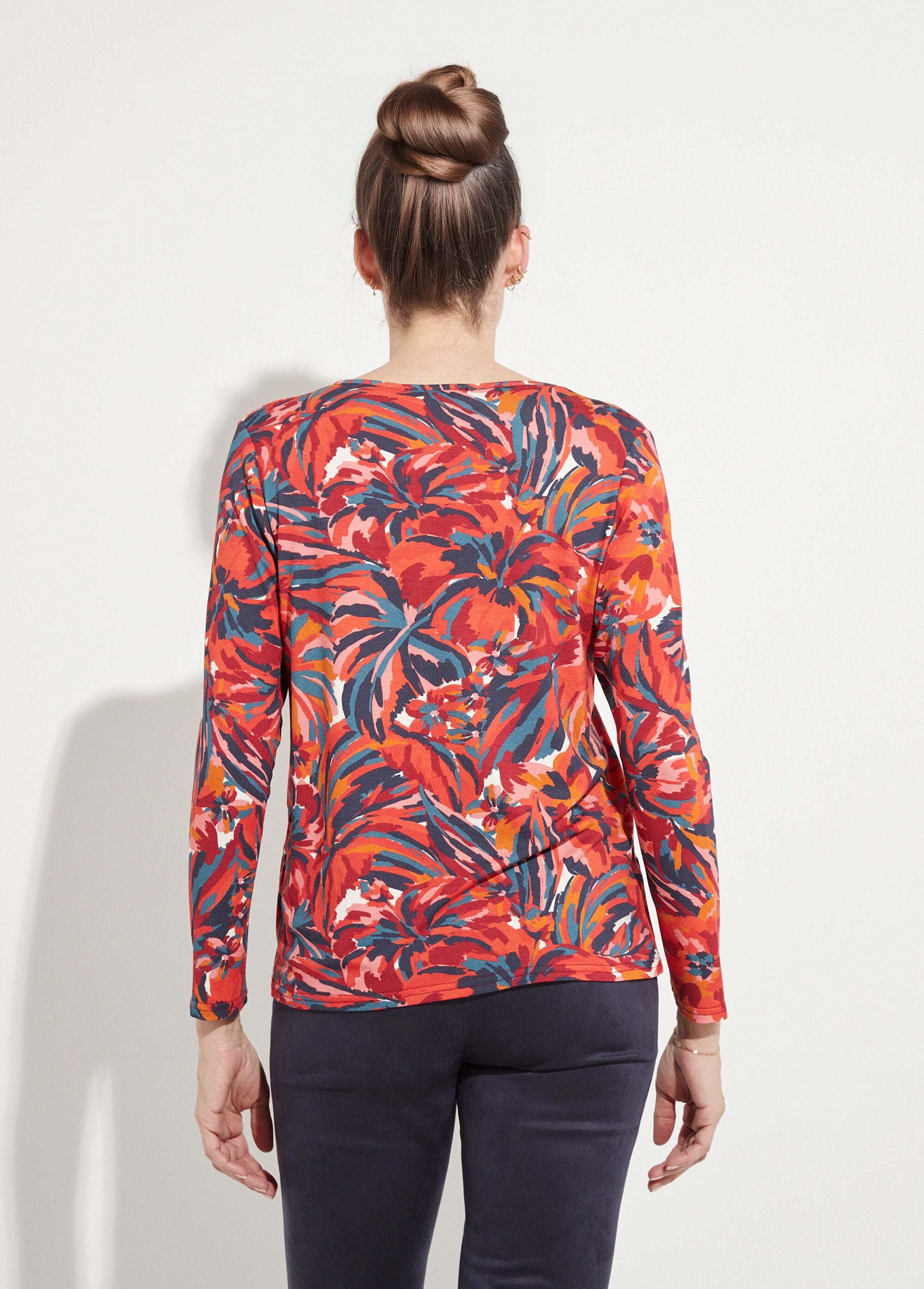 Gebloemd_T-shirt_met_lange_mouwen_en_ronde_hals_Imprime_tomette_DO1_slim