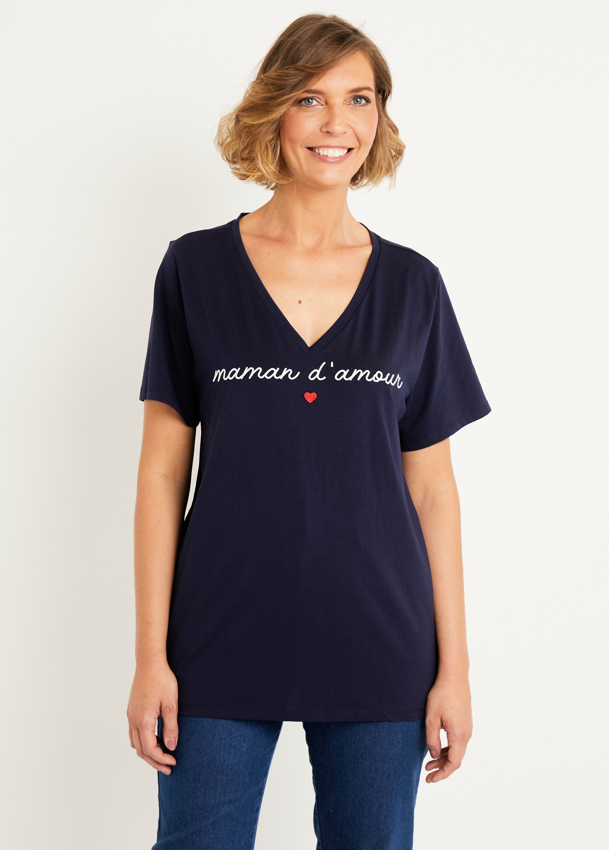 T-shirt_met_V-hals_en_geborduurde_boodschap_Marine_FA1_slim