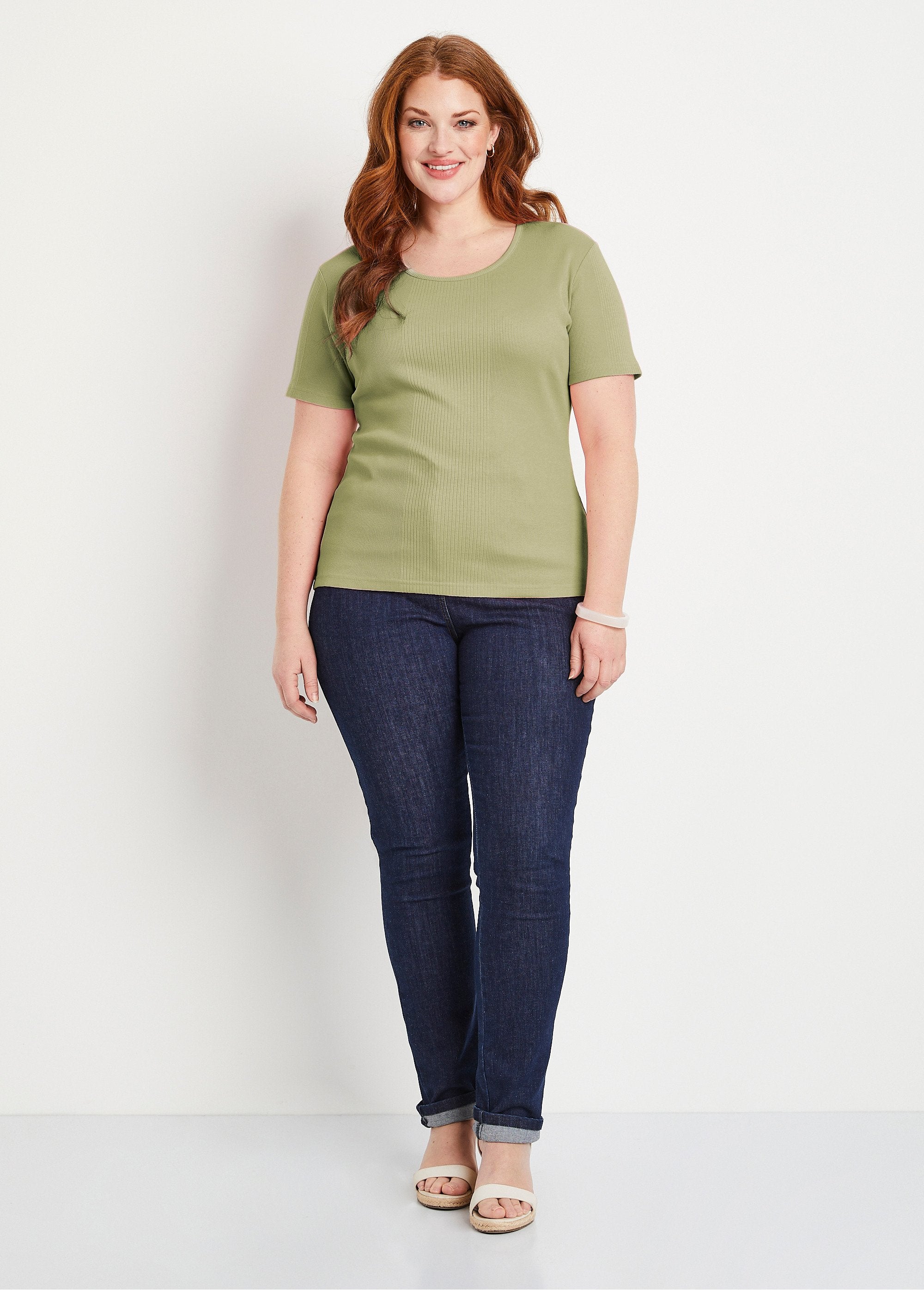 Ribgebreid_T-shirt_met_ronde_hals_Khaki_SF1_curvy