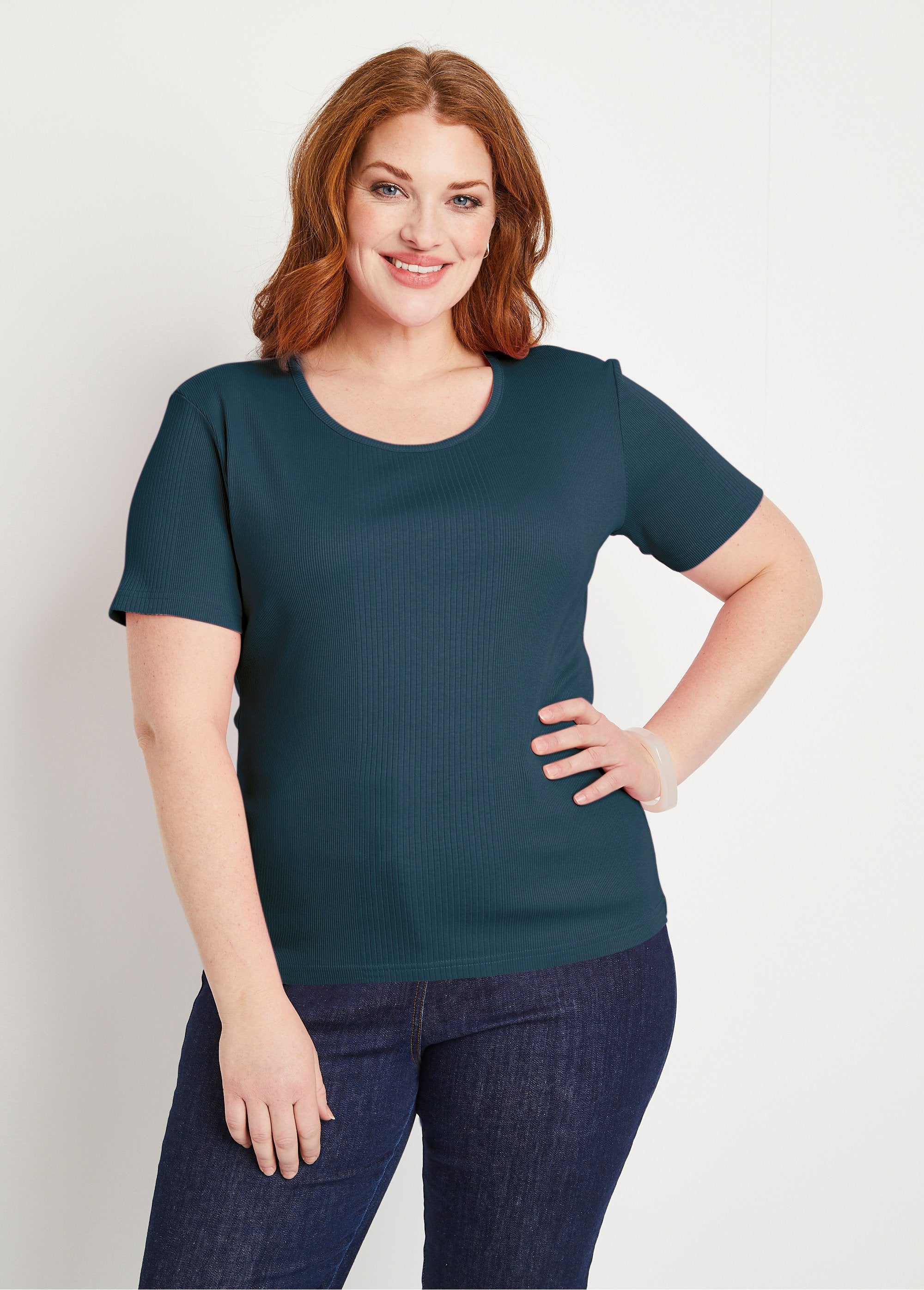 Ribgebreid_T-shirt_met_ronde_hals_Marien_FA1_curvy