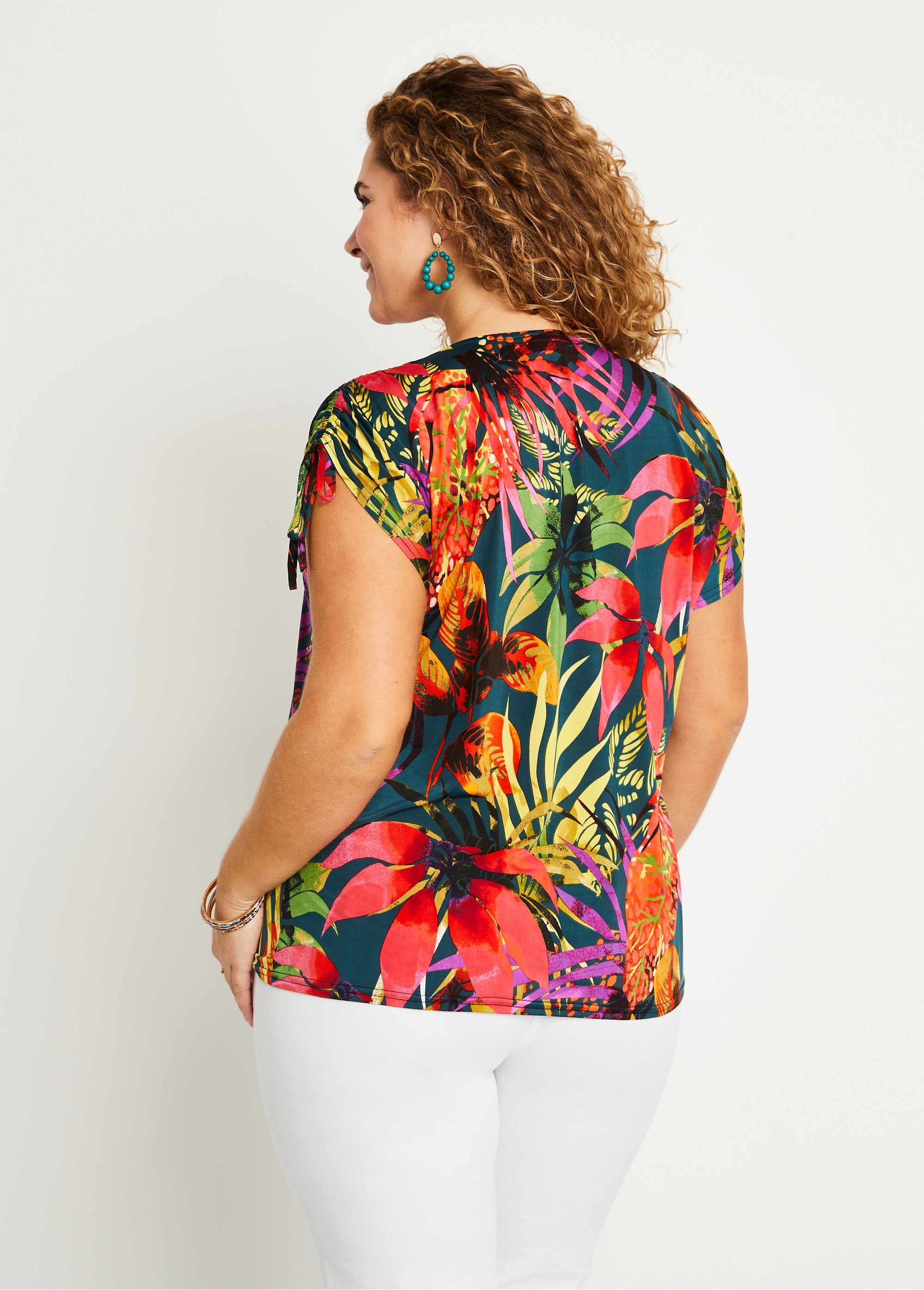 Losjes_v-hals_T-shirt_met_exotische_print_Veelkleurig_DO1_curvy