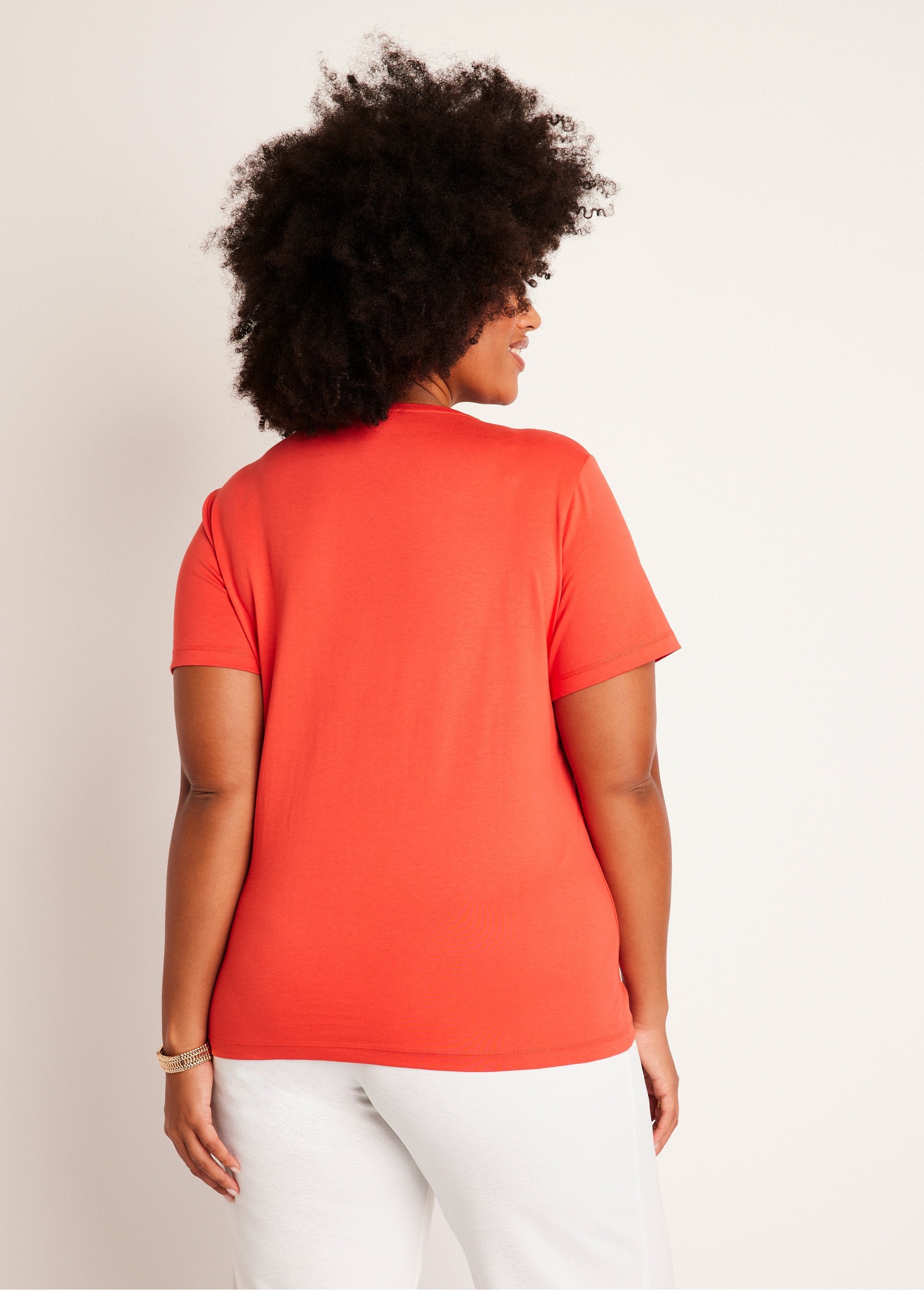 T-shirt_met_korte_mouwen_en_borduursel_ORANJE_DO1_curvy